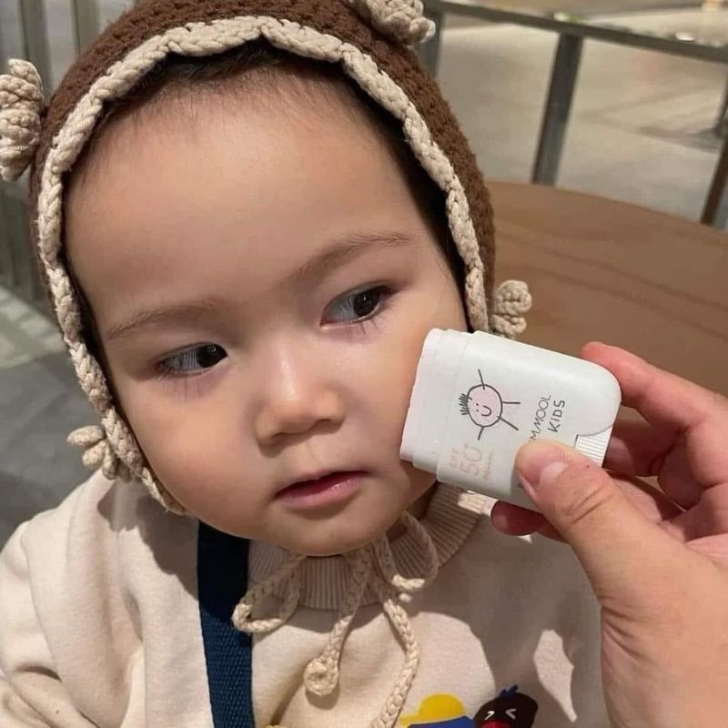 Kem chống nắng dạng sáp cho bé Jung Saem Mool Kids Mild Sun Stick