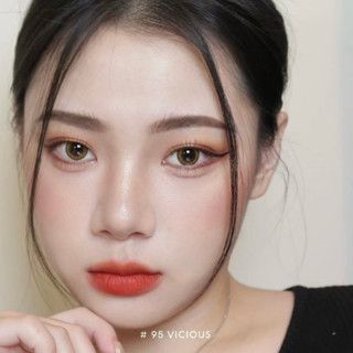 Son thỏi lì Locked Kiss