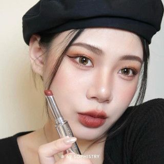Son thỏi lì Locked Kiss