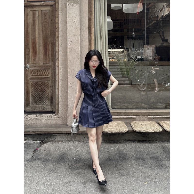 B98-Set kẻ chân váy kèm cà vạt