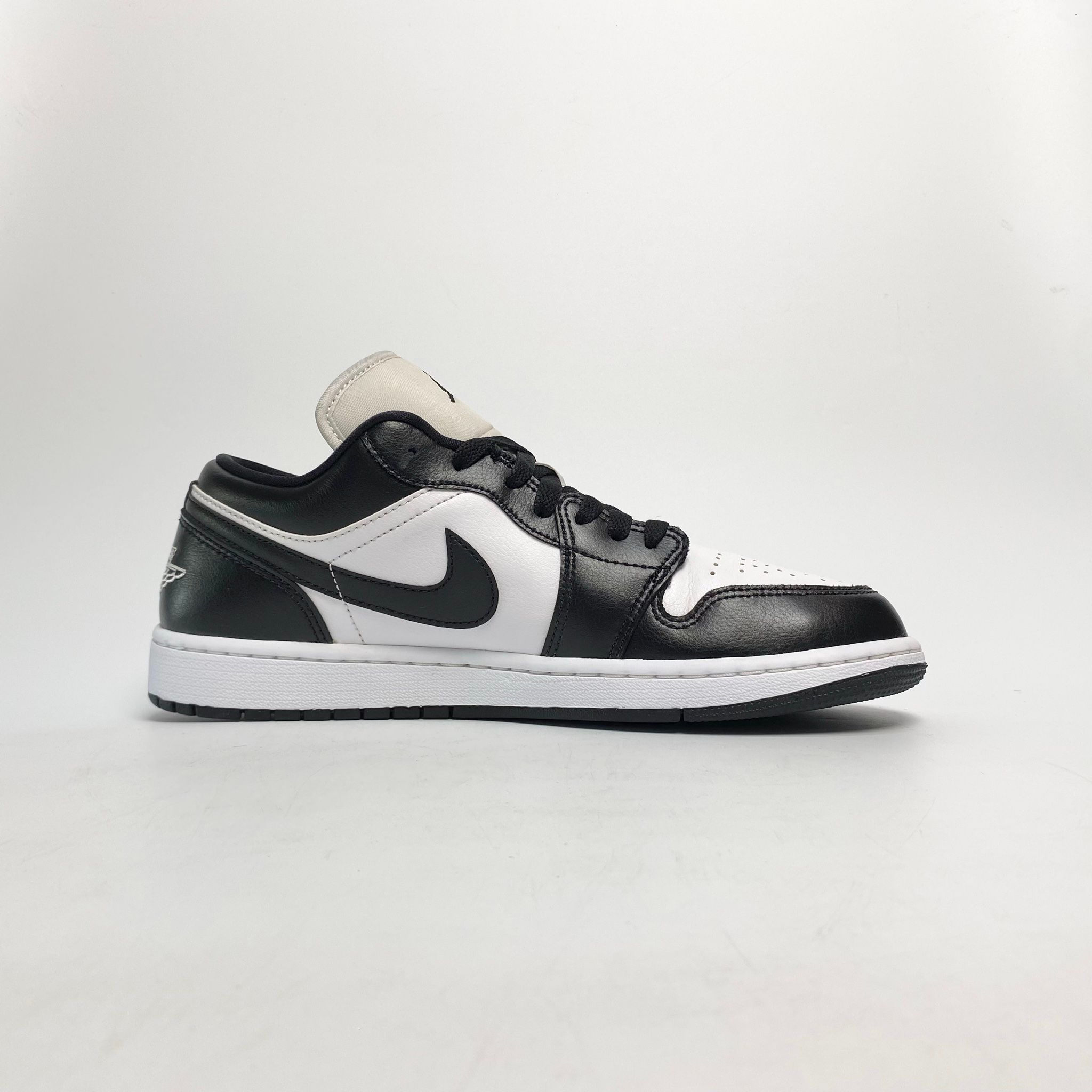 NIKE AIR JORDAN 1 LOW PANDA DC0774-101
