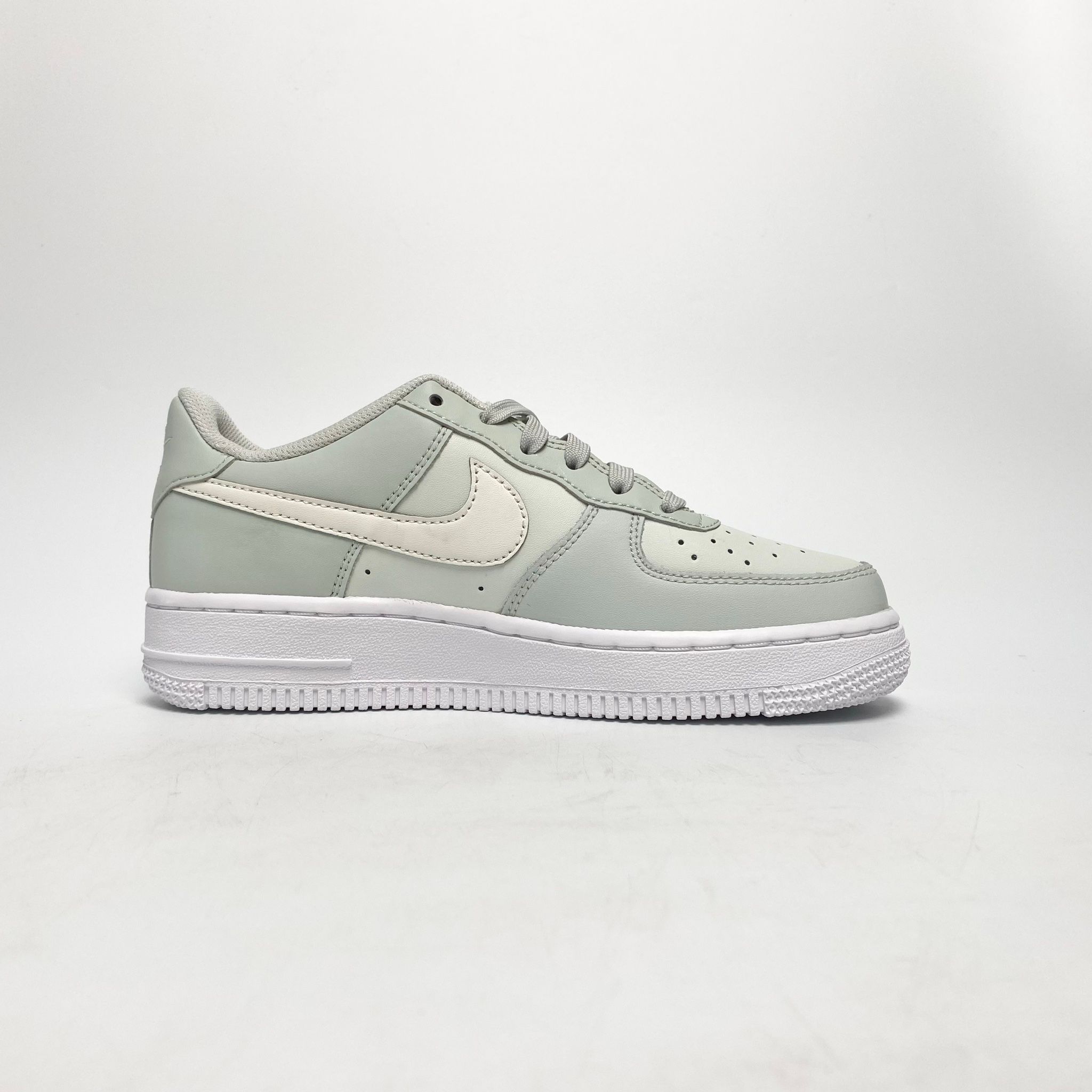 NIKE AIR FORCE 1 LOW LIGHT SILVER SPRUCE AURA WHITE SAIL (GS) FV5948-007