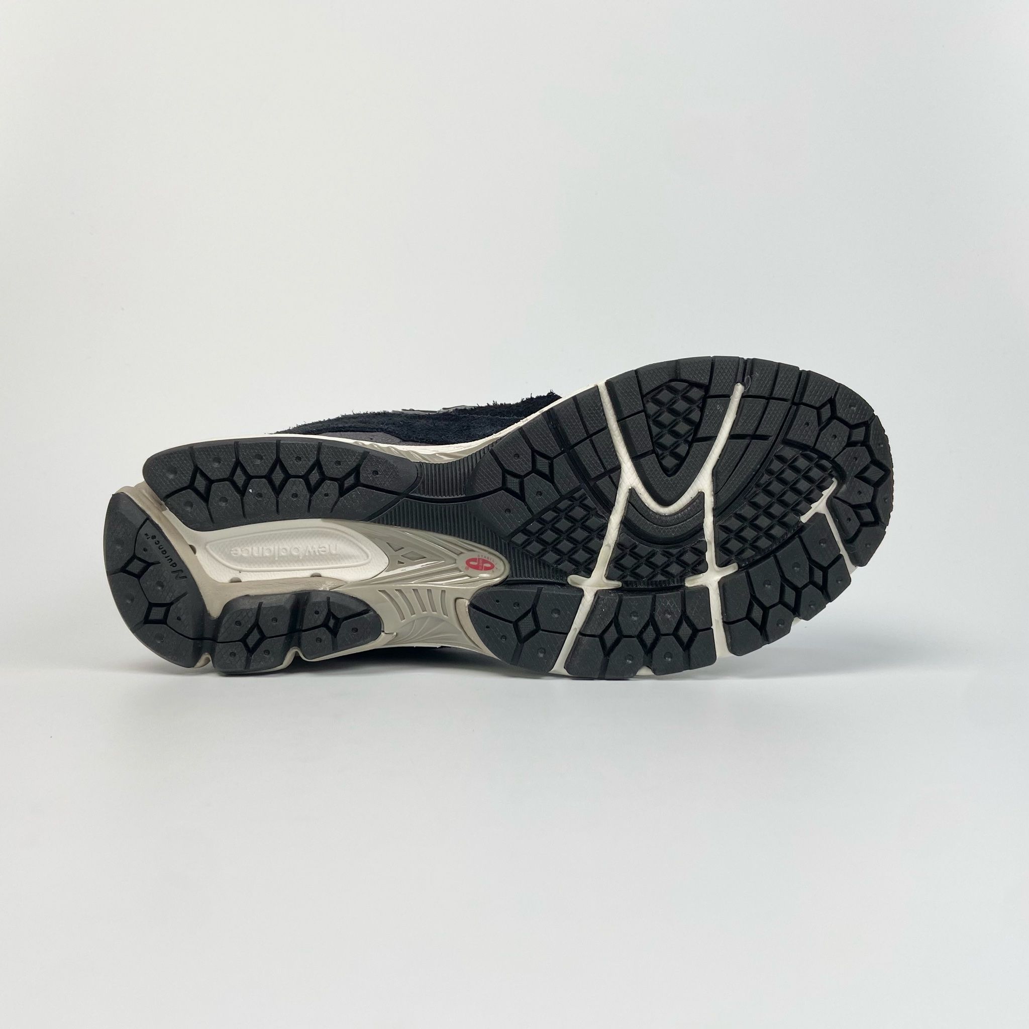 NEW BALANCE 2002R PROTECTION PACK – BLACK GREY M2002RDJ