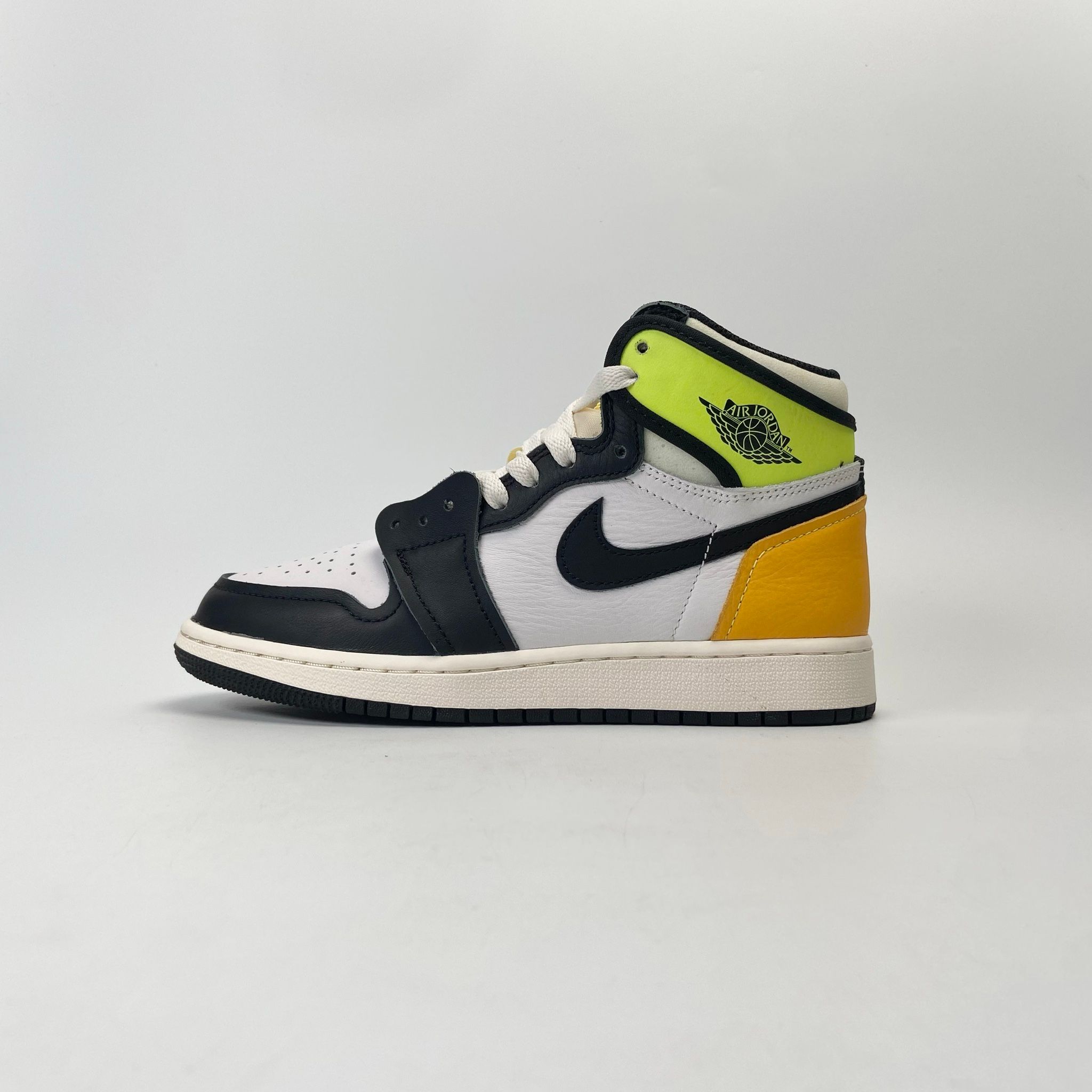 NIKE AIR JORDAN 1 RETRO HIGH OG GS VOLT GOLD 575441-118