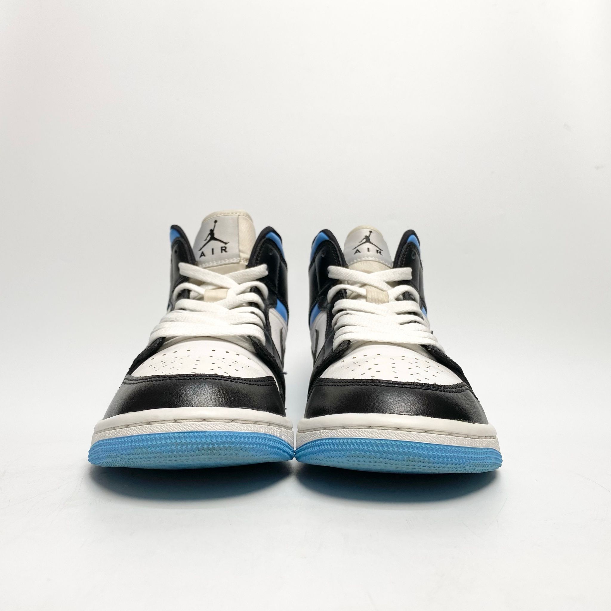 NIKE WMNS AIR JORDAN 1 MID UNIVERSITY BLUE BQ6472-102