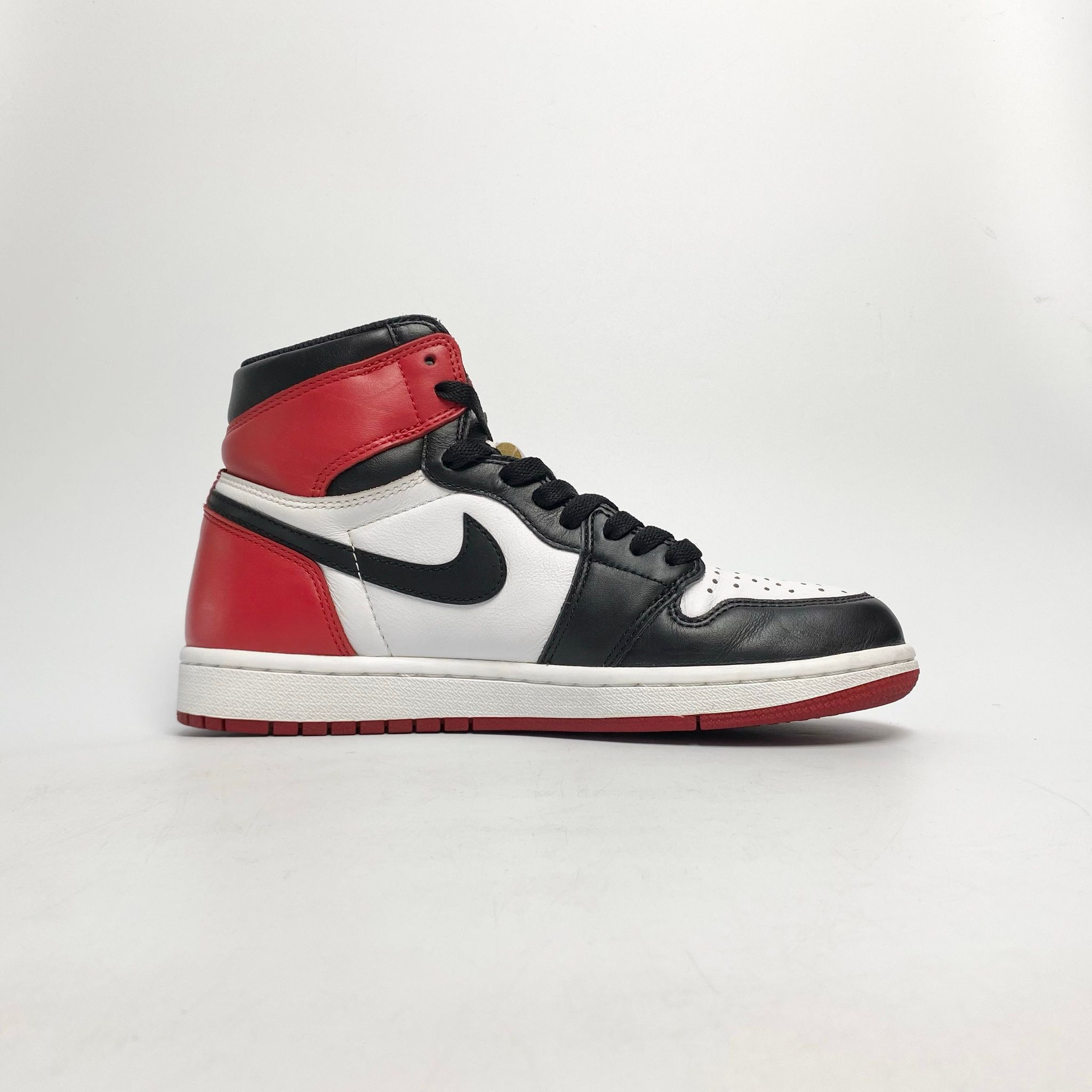NIKE AIR JORDAN 1 RETRO BLACK TOE 555088-125