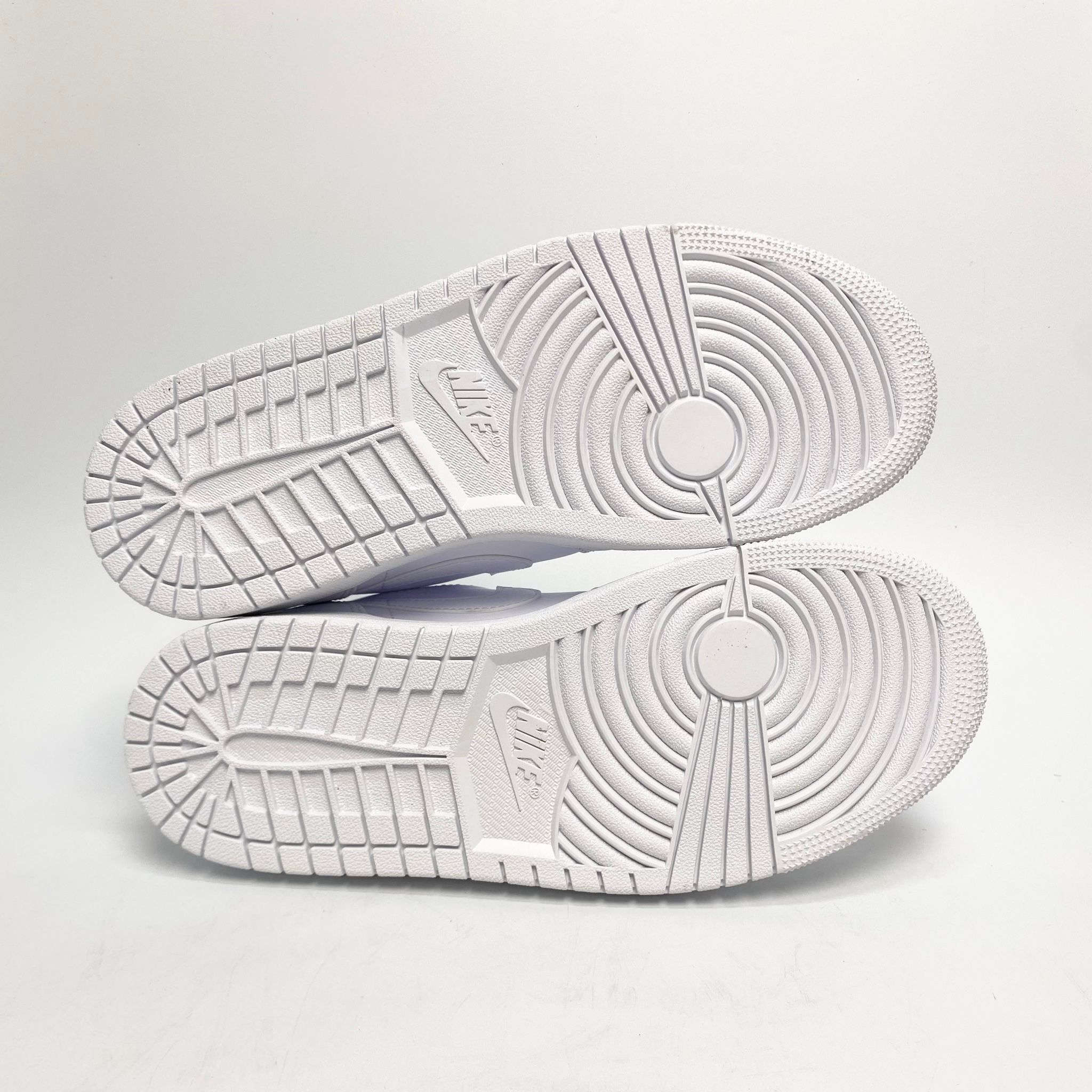 NIKE AIR JORDAN 1 LOW TRIPLE WHITE 553558-136