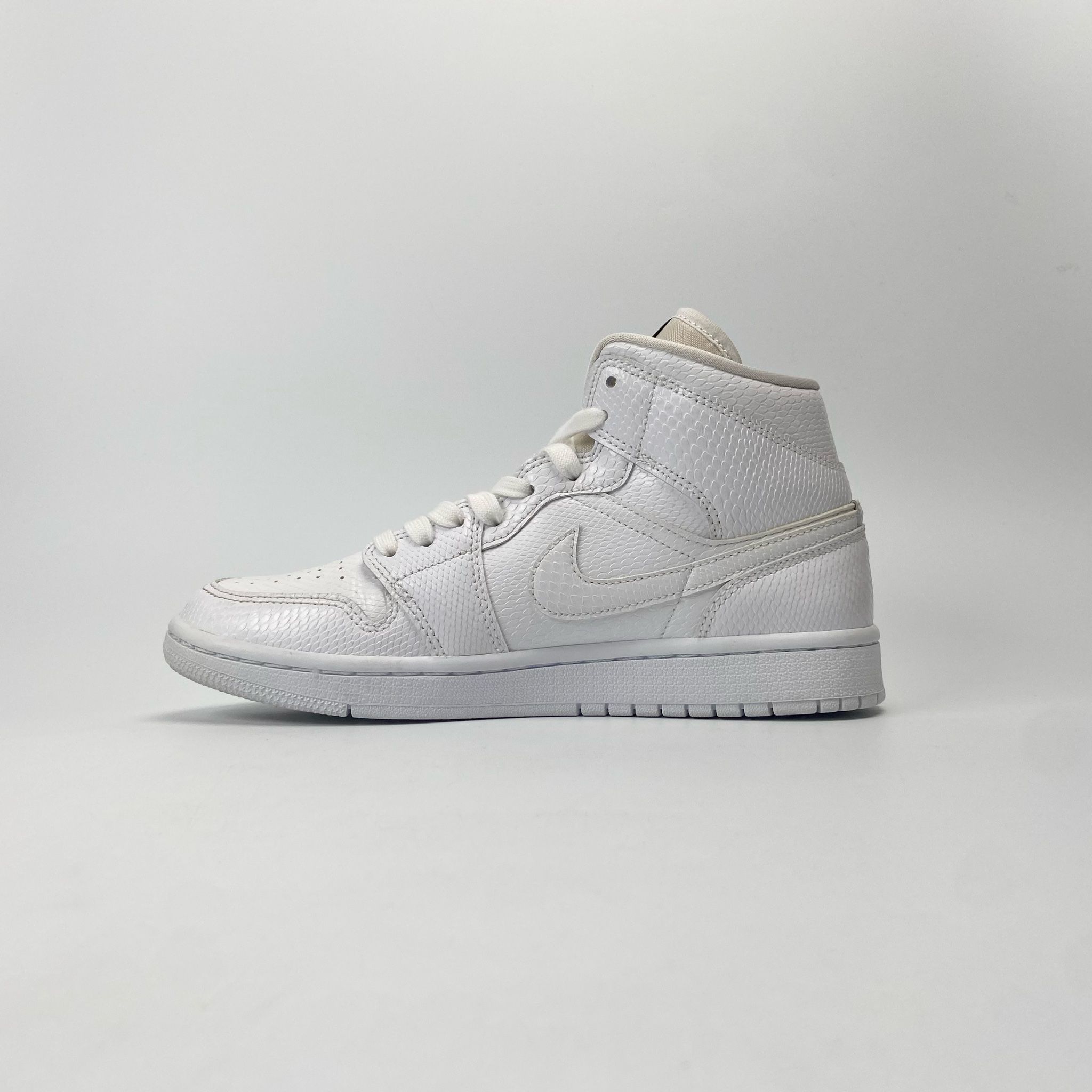 NIKE AIR JORDAN 1 MID WHITE SNAKESKIN BQ6472-110