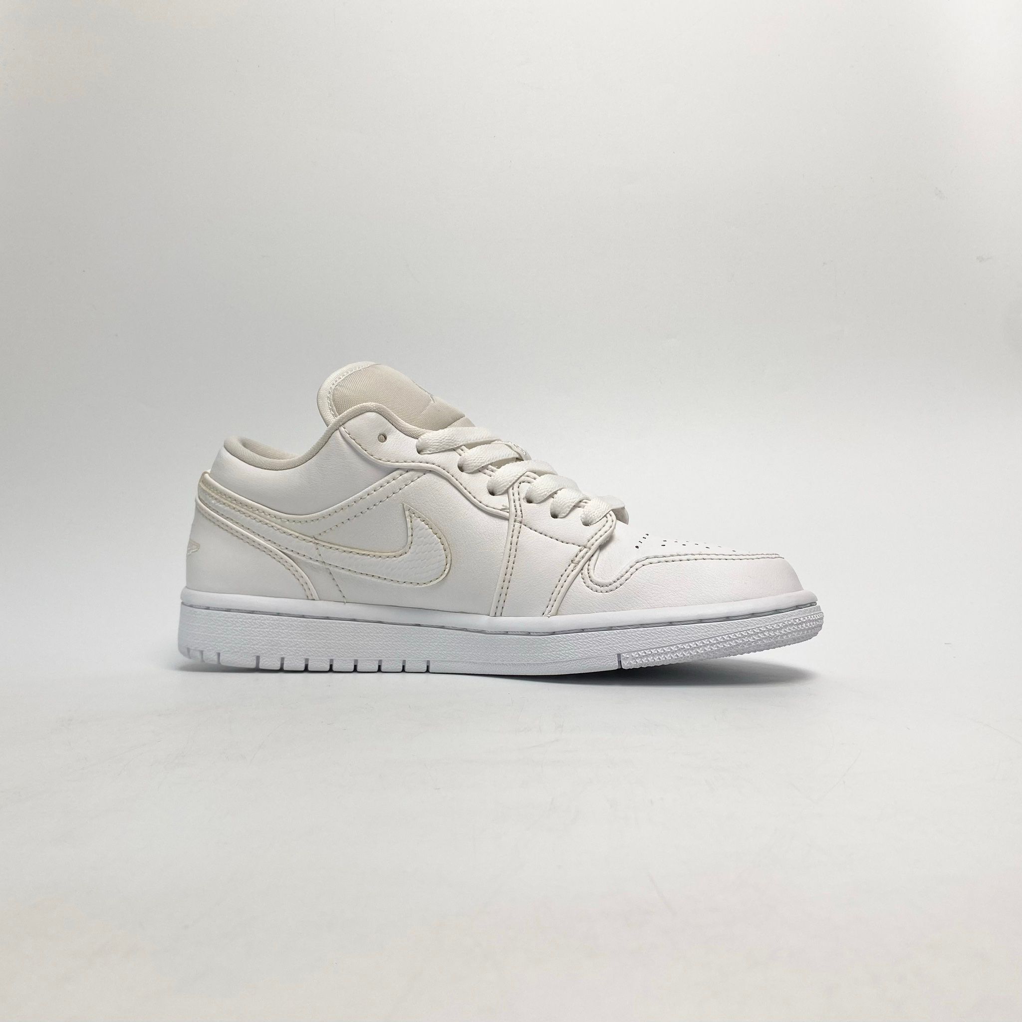 NIKE WMNS AIR JORDAN 1 LOW TRIPLE WHITE AO9944-111