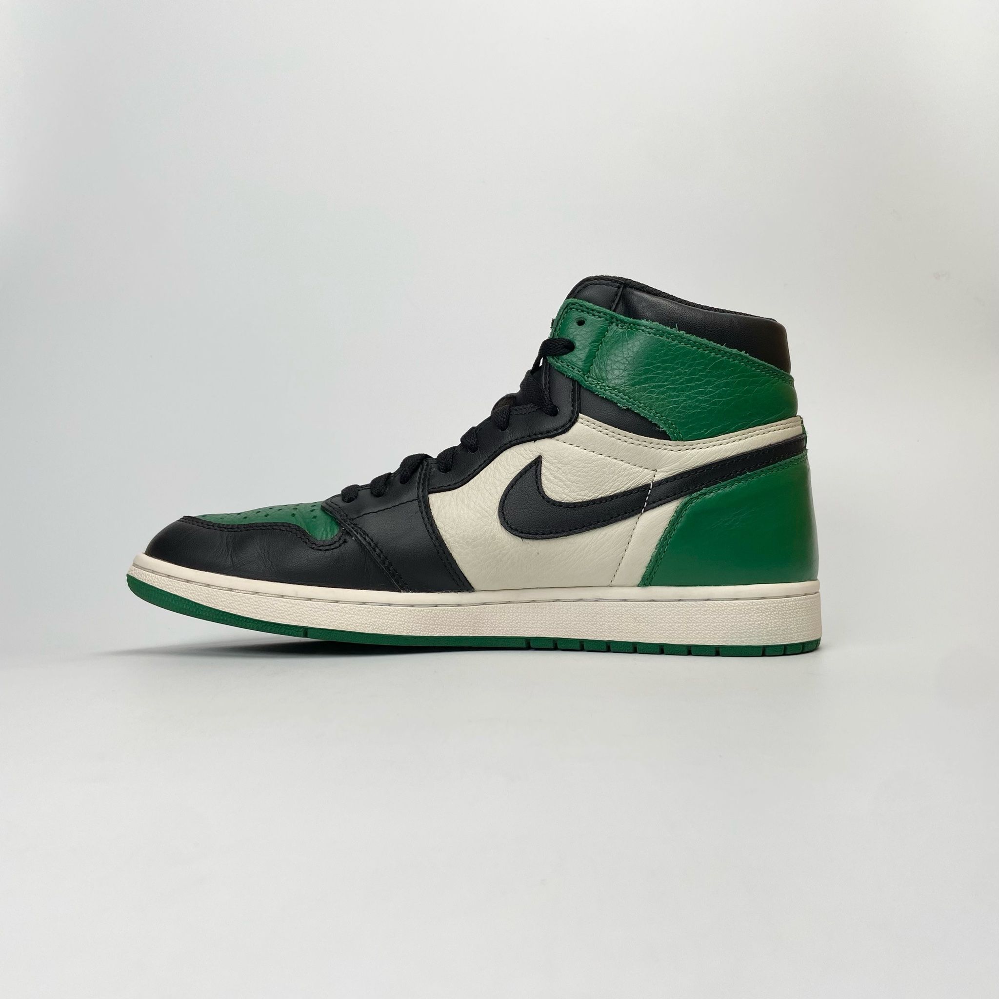 NIKE AIR JORDAN 1 RETRO HIGH OG PINE GREEN 555088-302