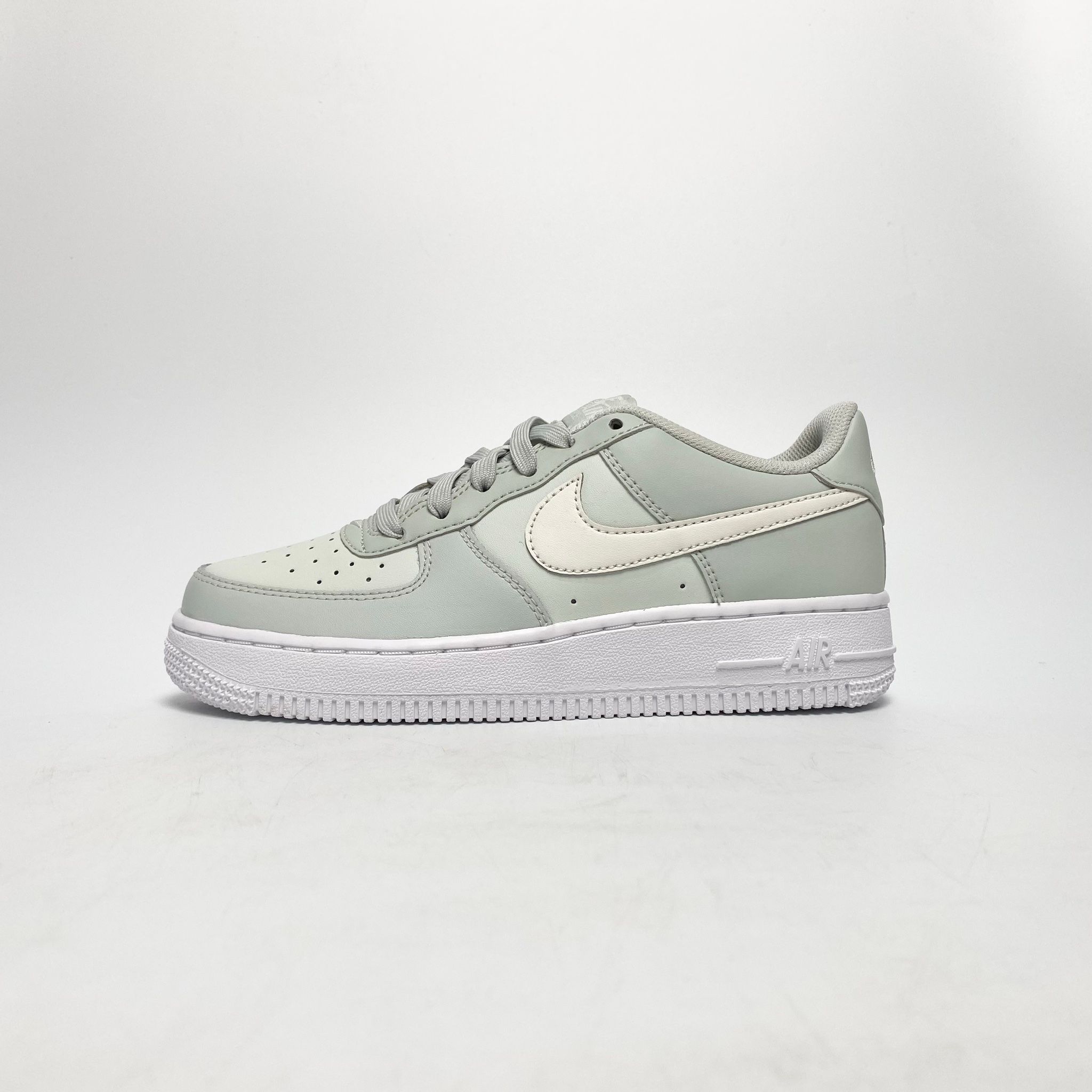 NIKE AIR FORCE 1 LOW LIGHT SILVER SPRUCE AURA WHITE SAIL (GS) FV5948-007