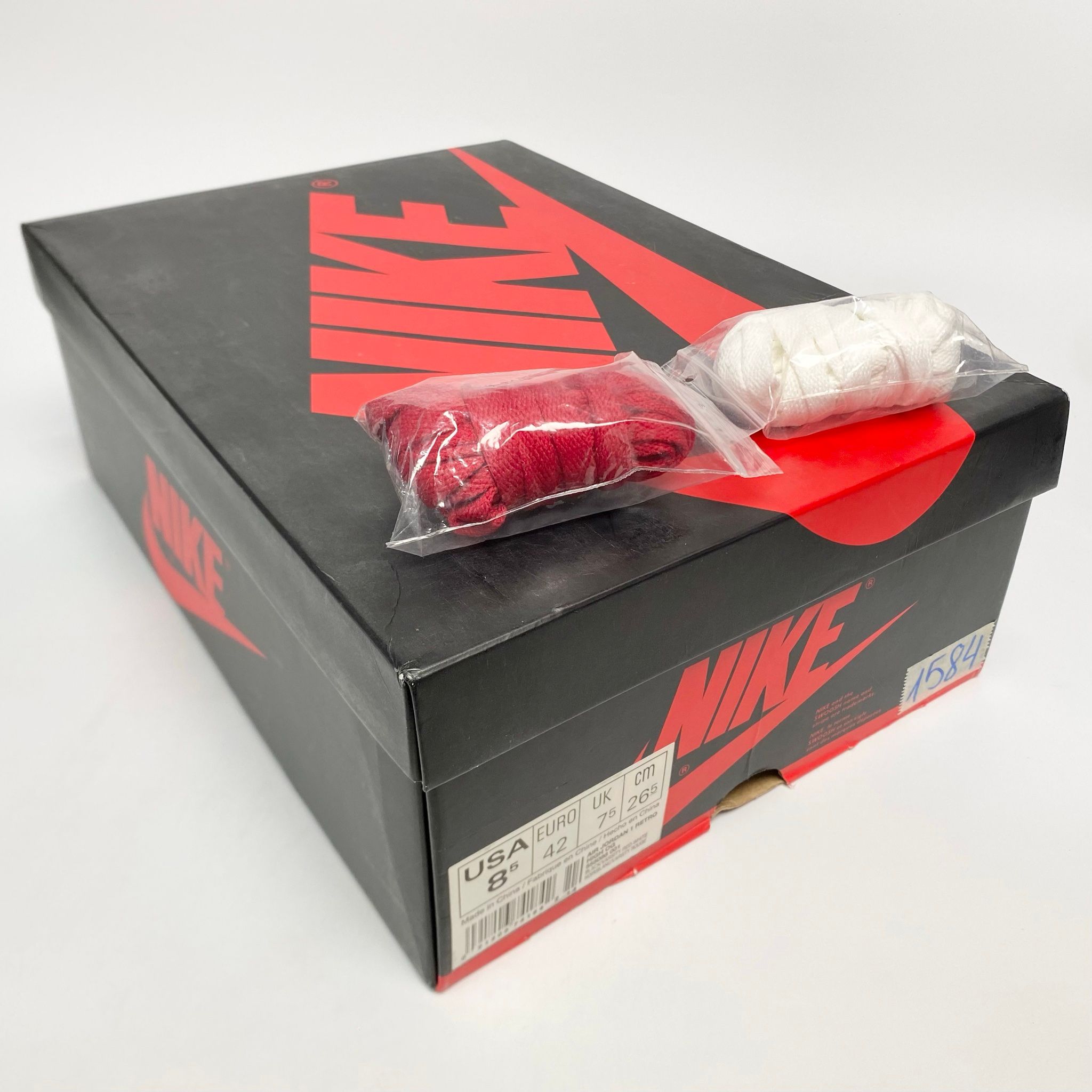 NIKE AIR JORDAN 1 RETRO BRED BANNED (2016) 555088-001