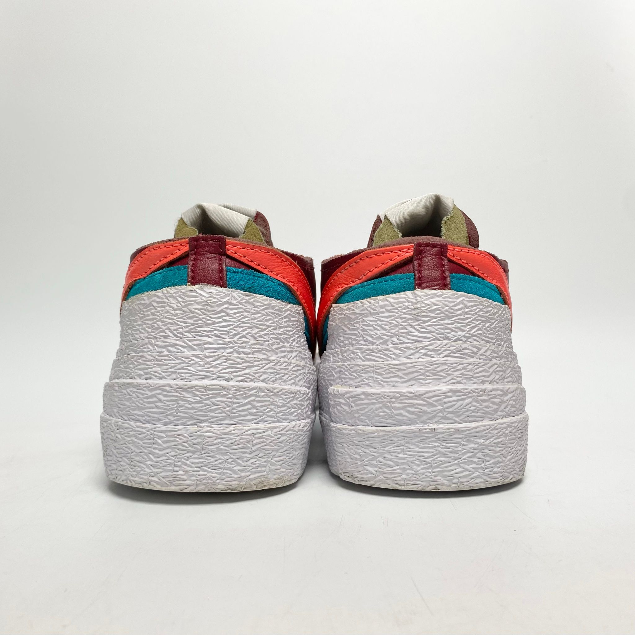 NIKE KAWS X SACAI X BLAZER LOW TEAM RED DM7901-600