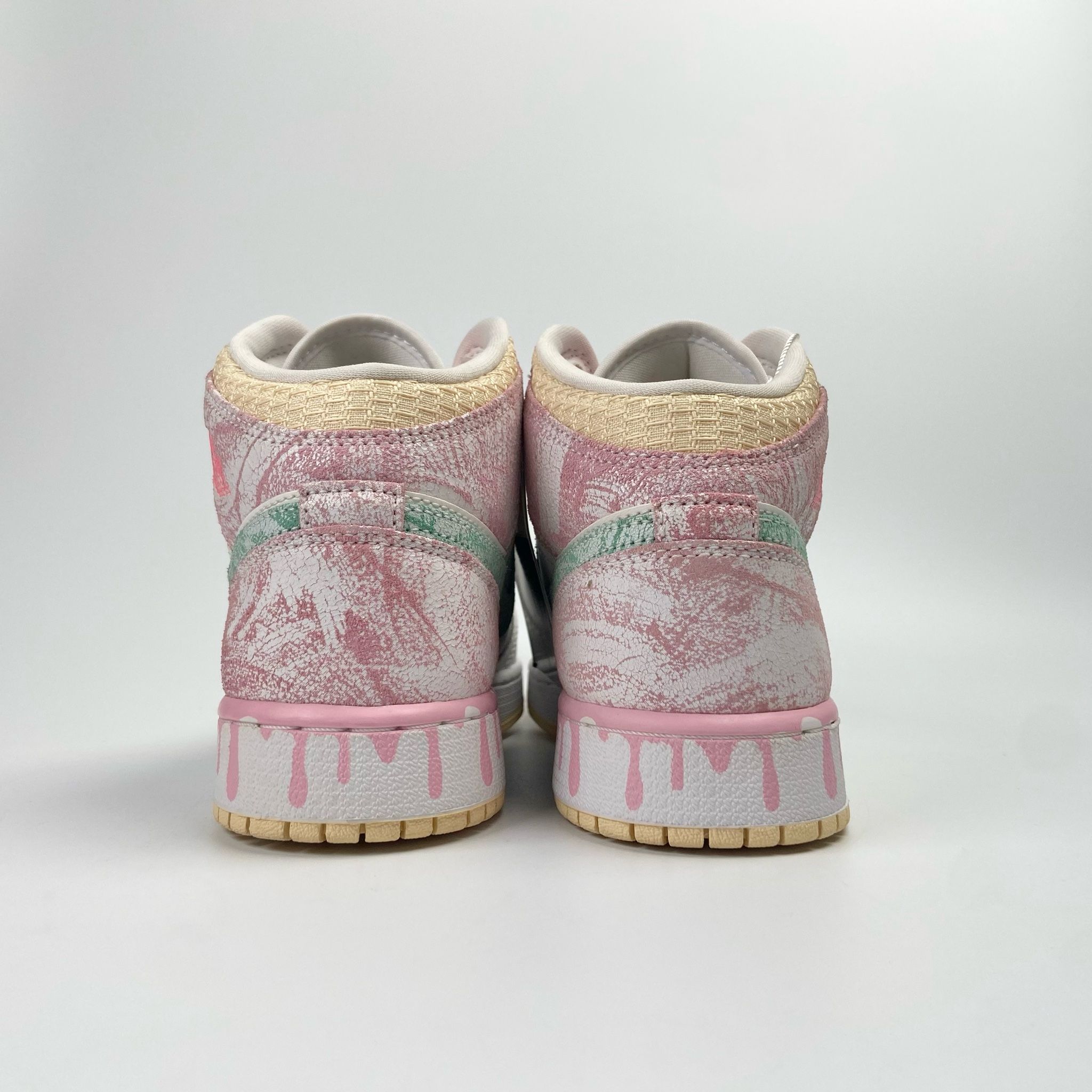 NIKE AIR JORDAN 1 MID FEATURES PAINT DRIP DD1666-100