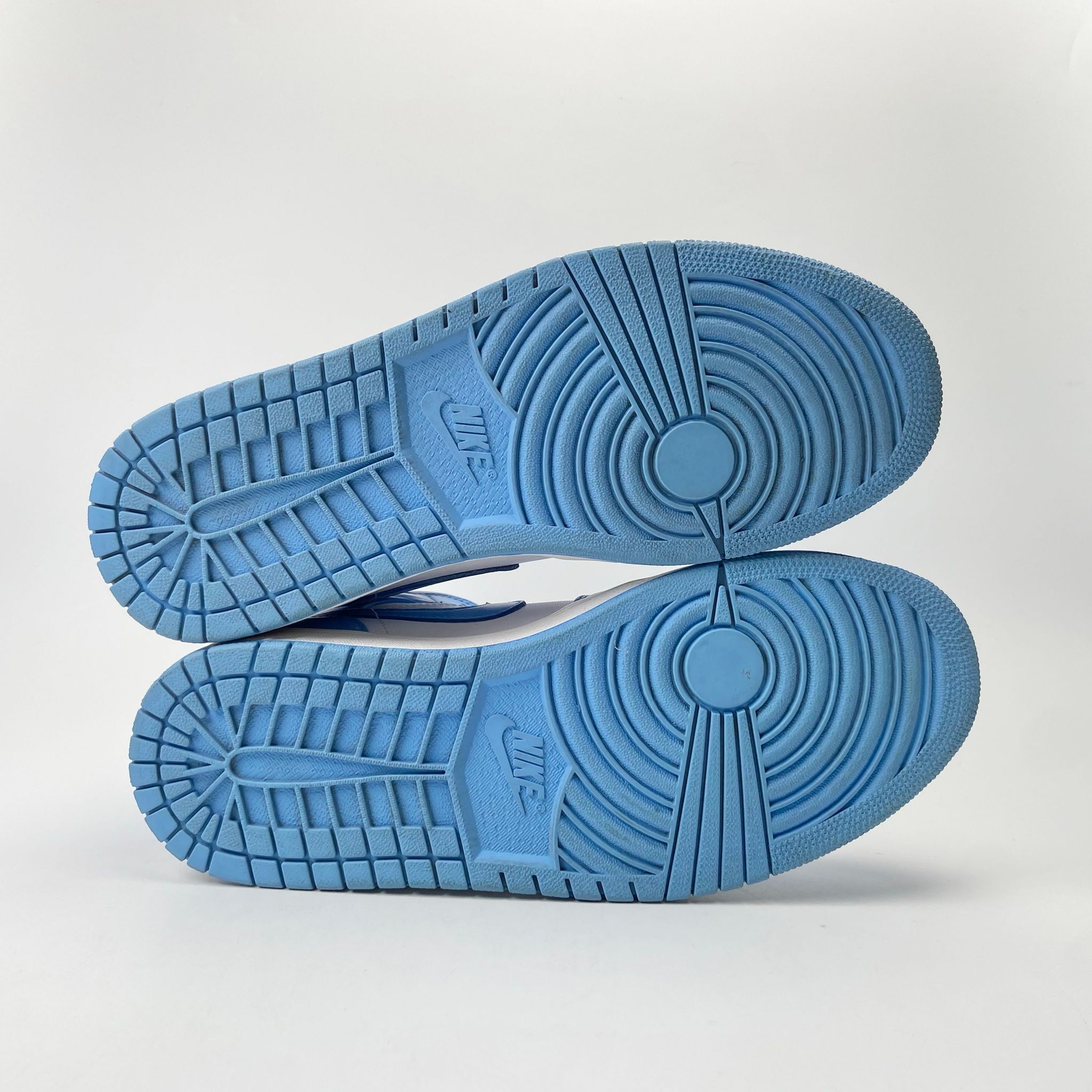 NIKE JORDAN 1 RETRO MID UNC - 554724-106