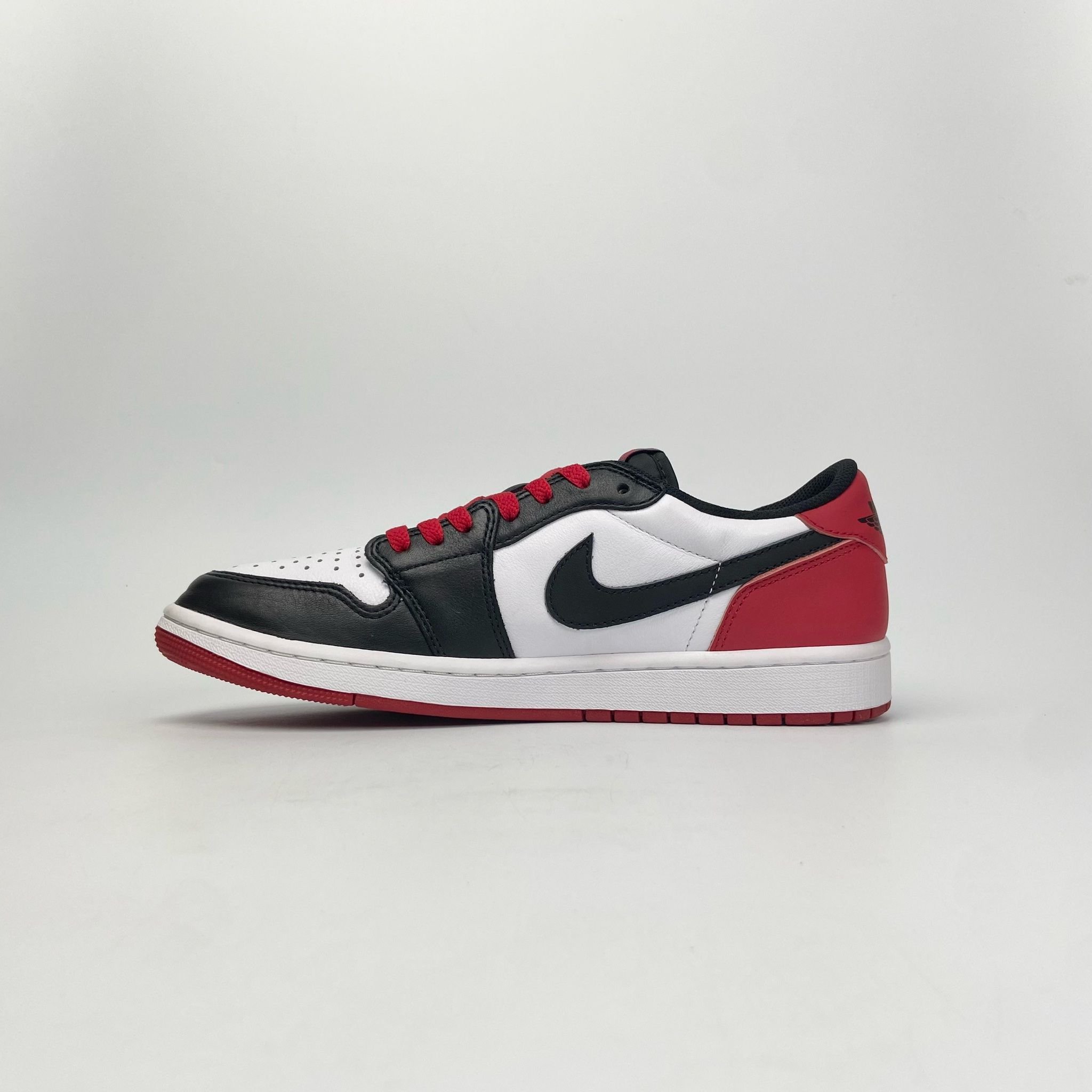 NIKE AIR JORDAN 1 RETRO LOW OG BLACK TOE CZ0790-106