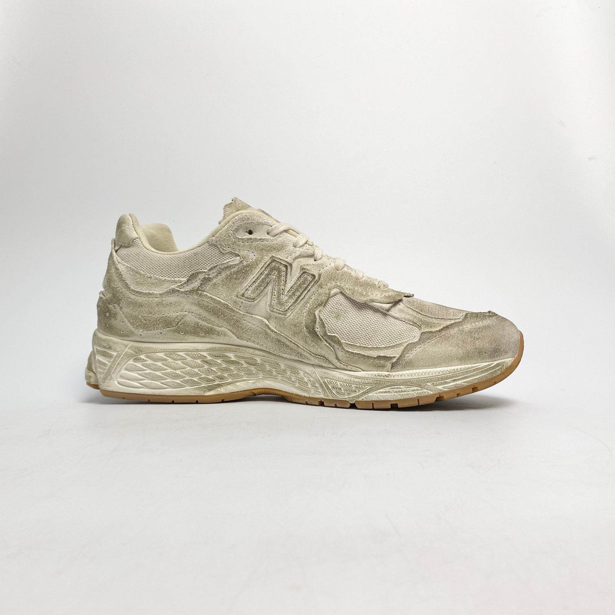 NEW BALANCE 2002R PROTECTION PACK DISTRESSED M2002RDG