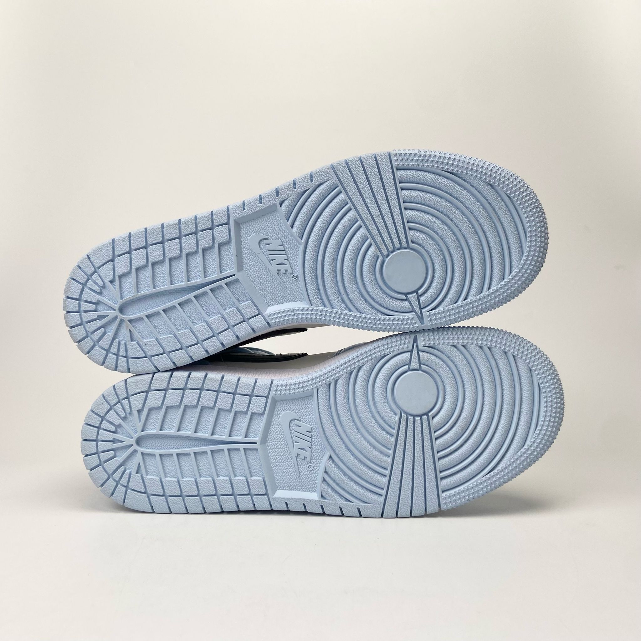 NIKE AIR JORDAN 1 MID GS ICE BLUE 555112-401