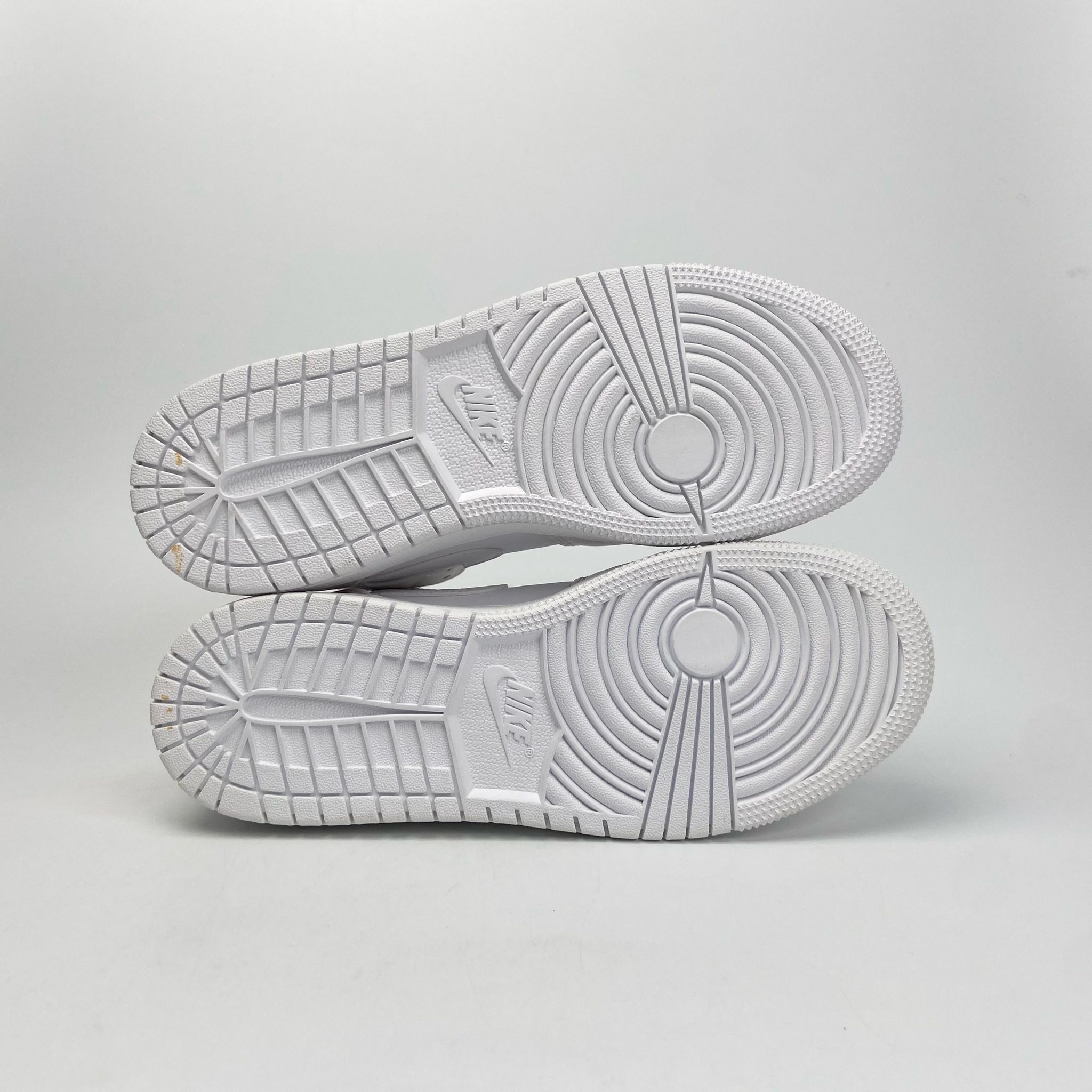 NIKE AIR JORDAN 1 MID TRIPLE WHITE 554725-136