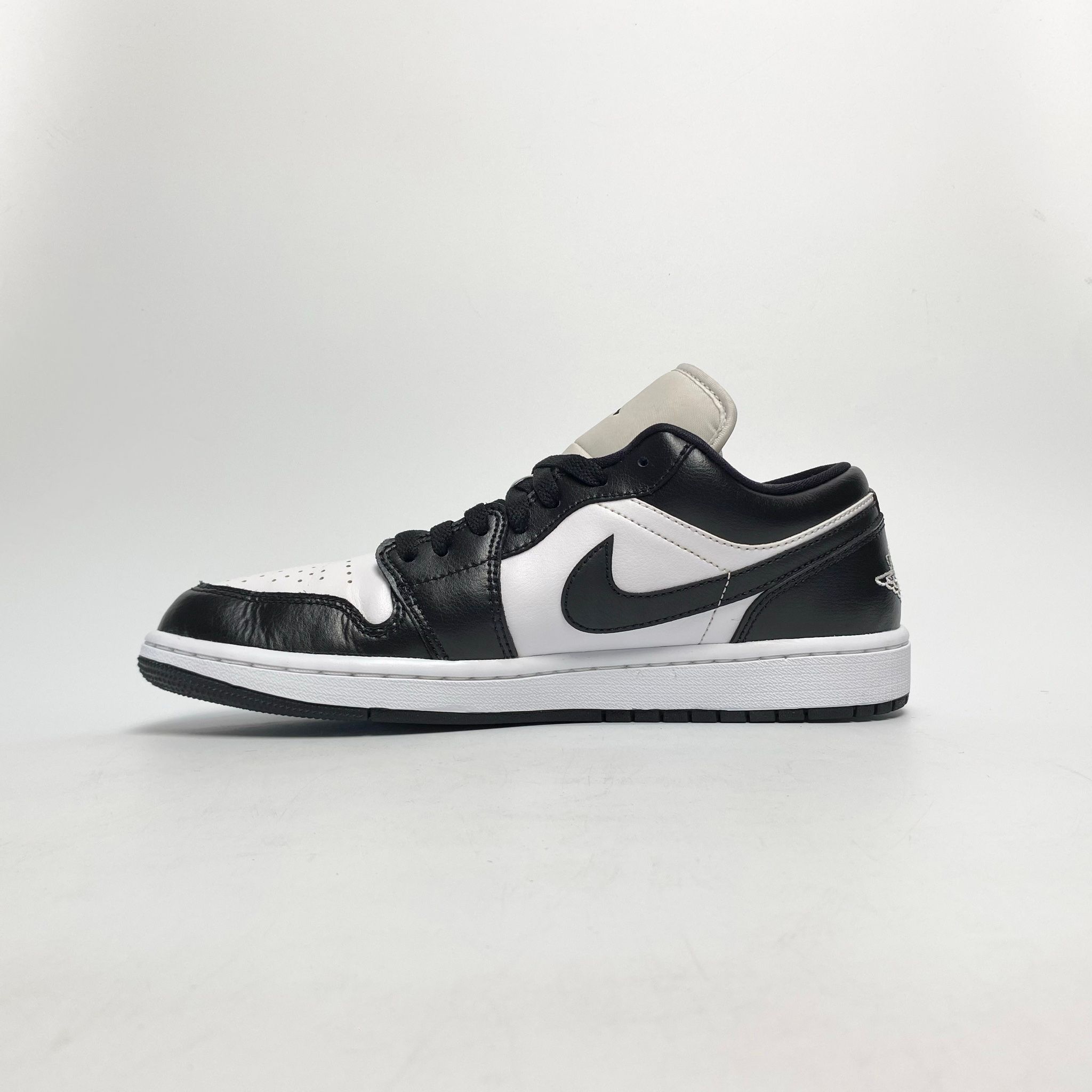 NIKE AIR JORDAN 1 LOW PANDA DC0774-101