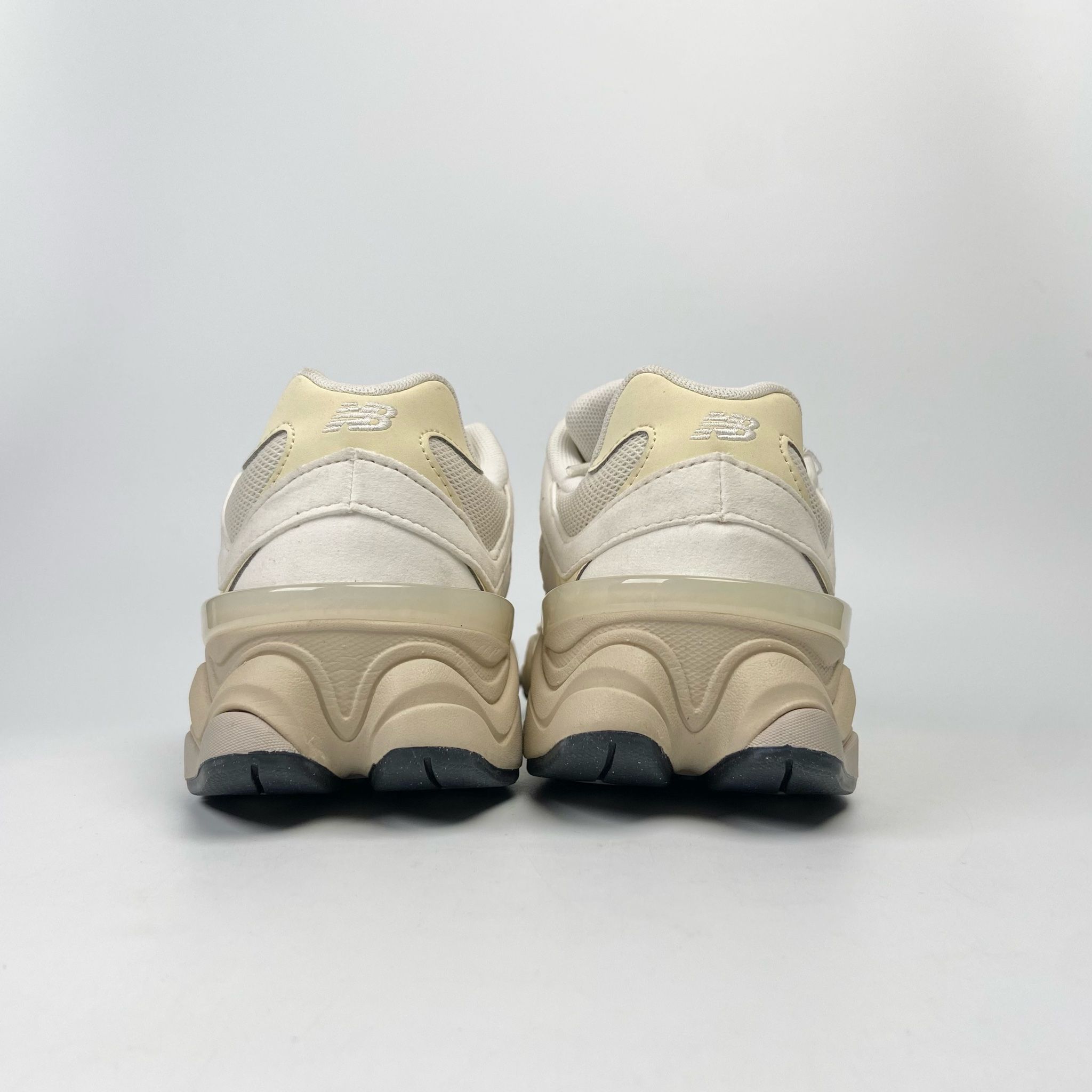 NEW BALANCE 9060 SEA SALT LINEN (GS) GC9060EK