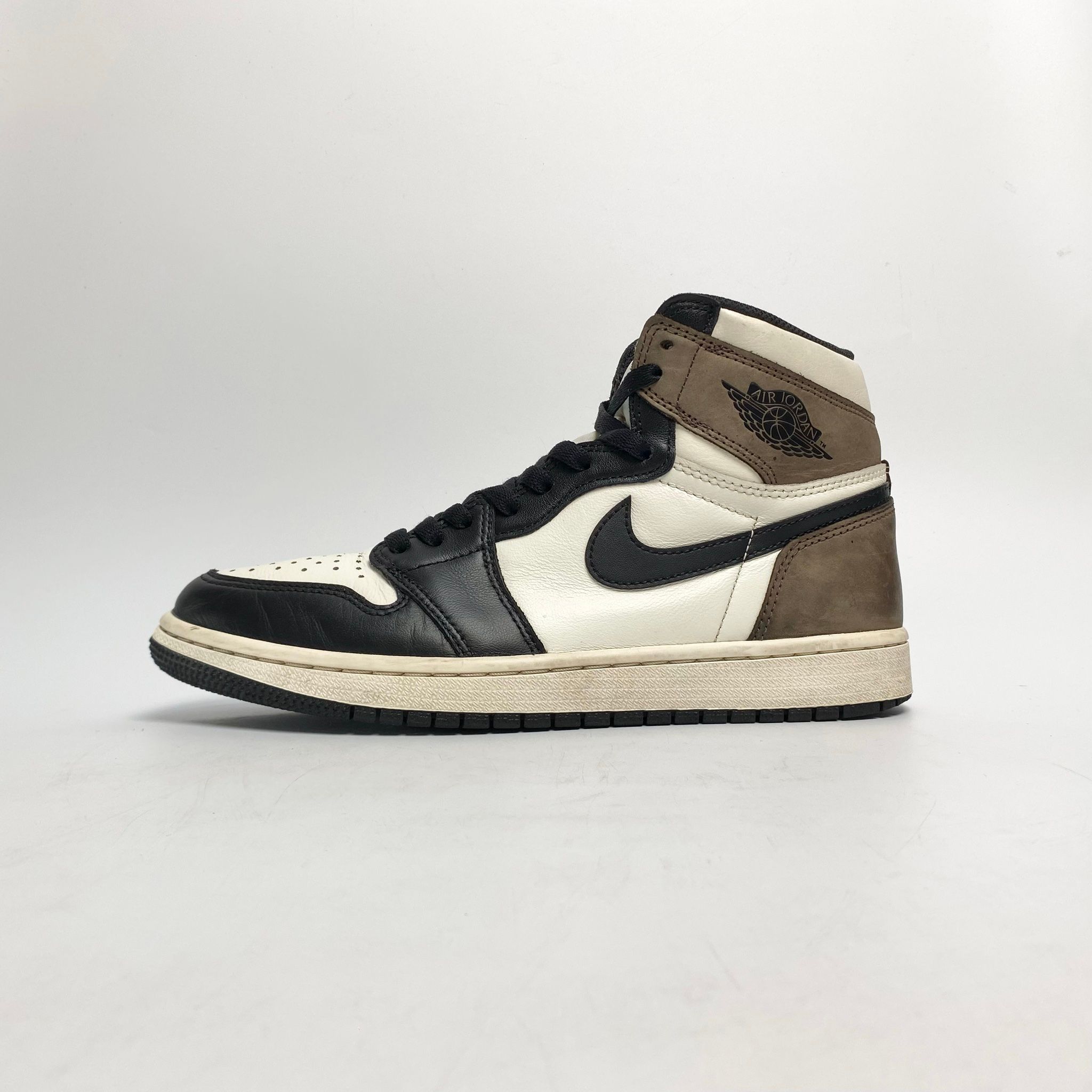 NIKE AIR JORDAN 1 RETRO HIGH OG DARK MOCHA 555088-105