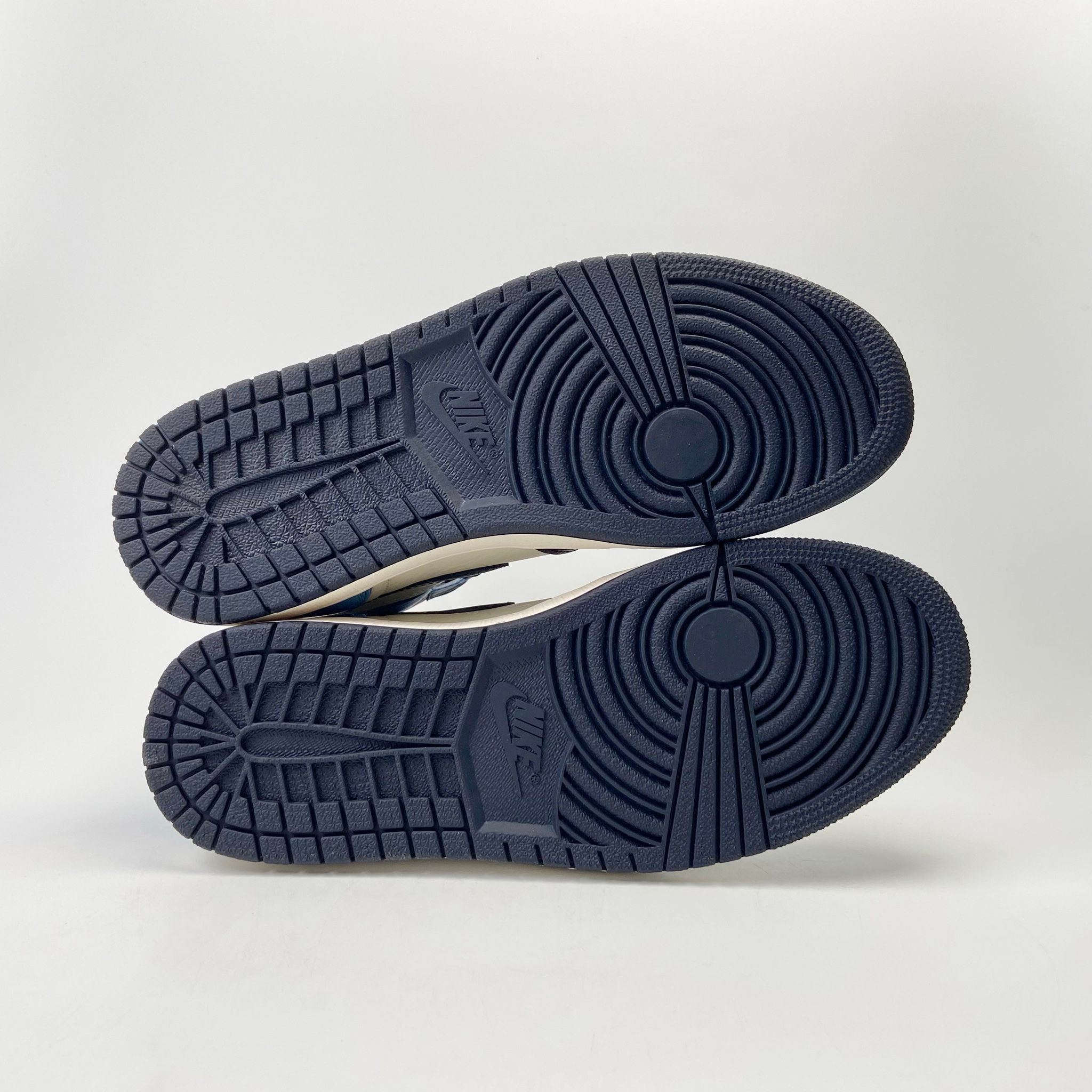 NIKE AIR JORDAN 1 RETRO HIGH OG OBSIDIAN 555088-140