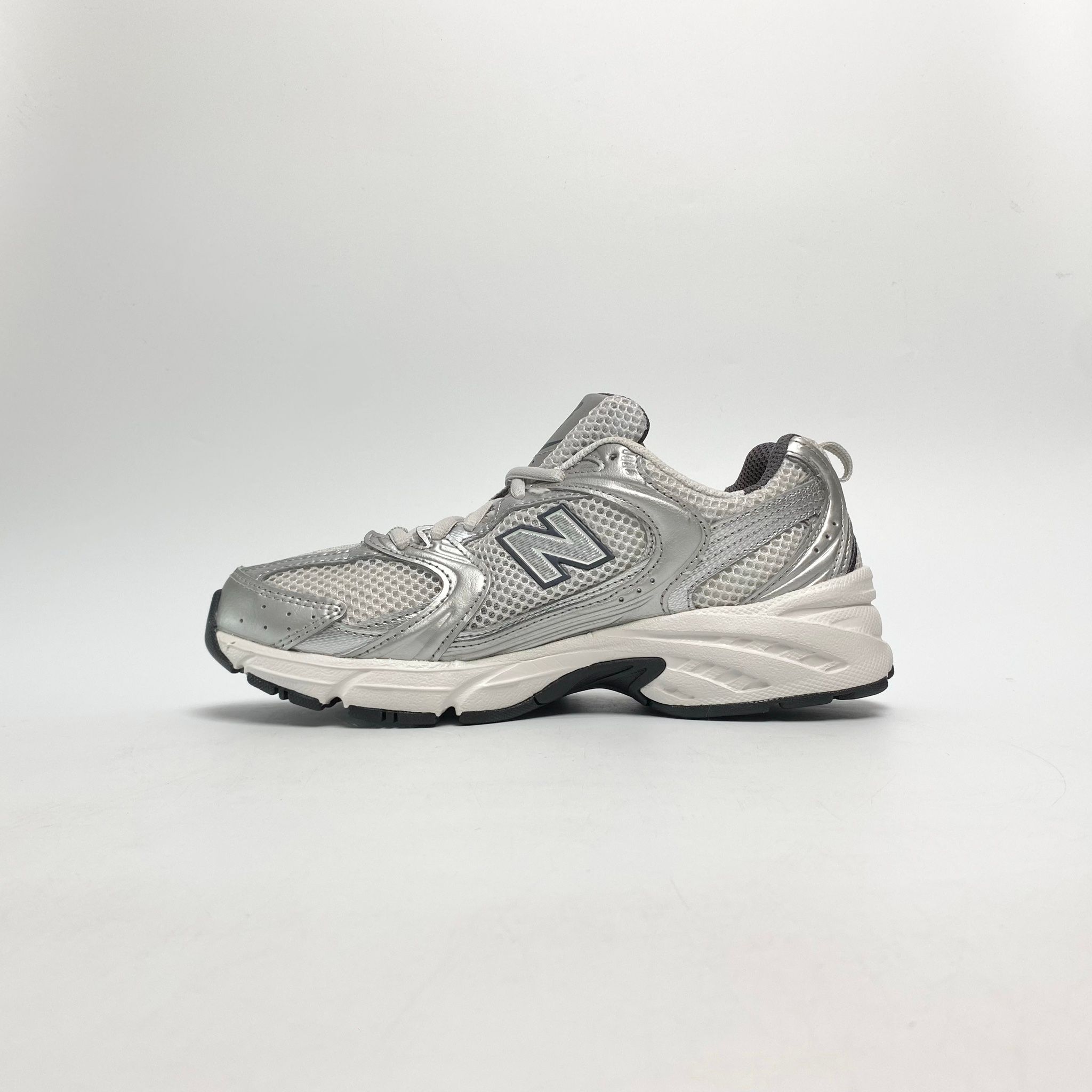 NEW BALANCE 530 SILVER METALLIC MR530LG