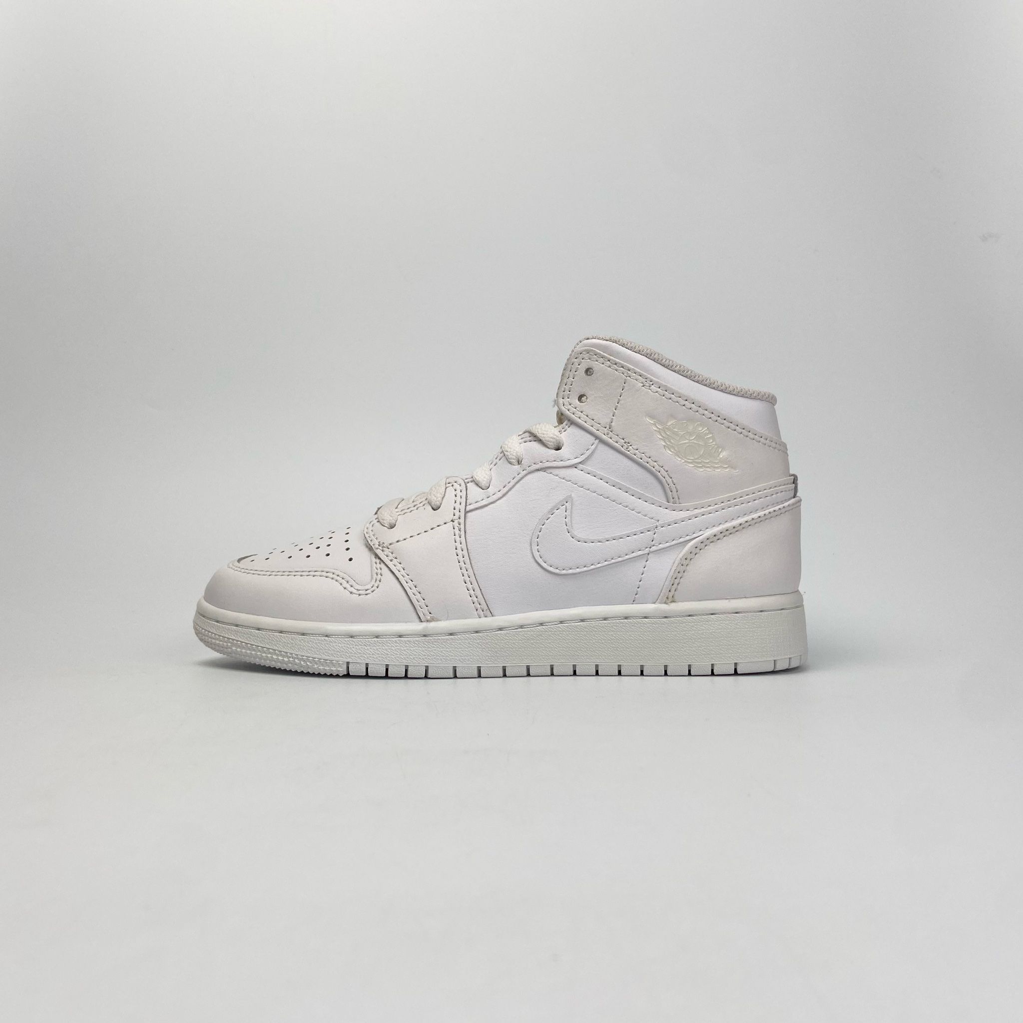 NIKE AIR JORDAN 1 MID TRIPLE WHITE 554725-136