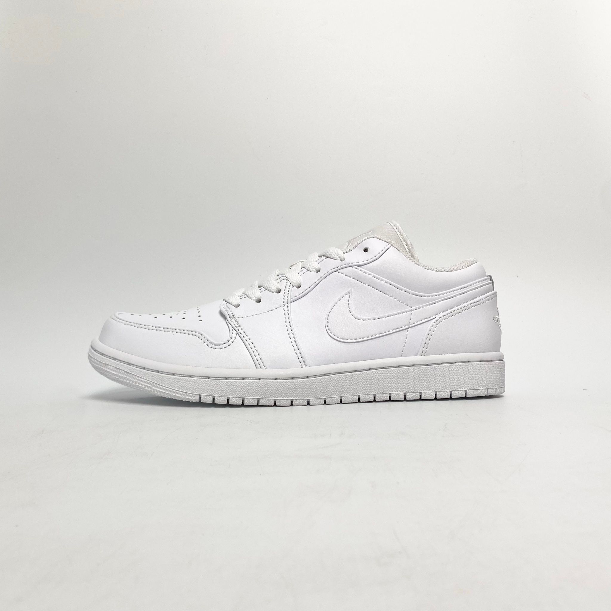 NIKE AIR JORDAN 1 LOW TRIPLE WHITE 553558-136
