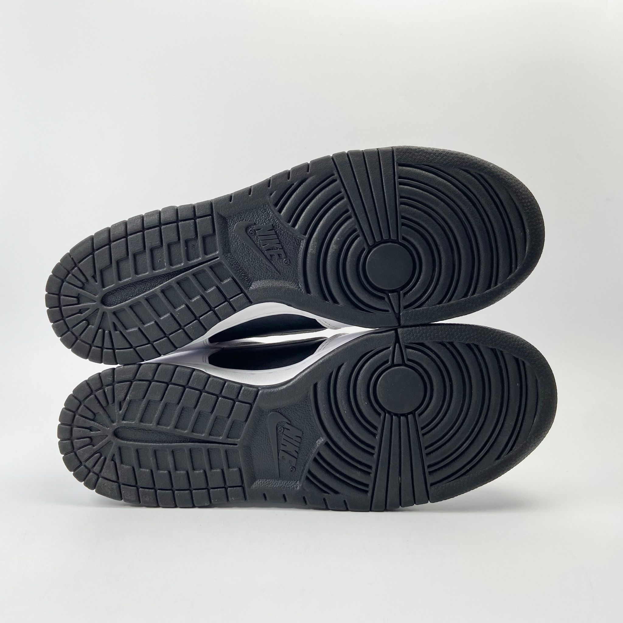 NIKE SB DUNK HIGH SUPREME BY ANY MEANS BLACK DN3741-002