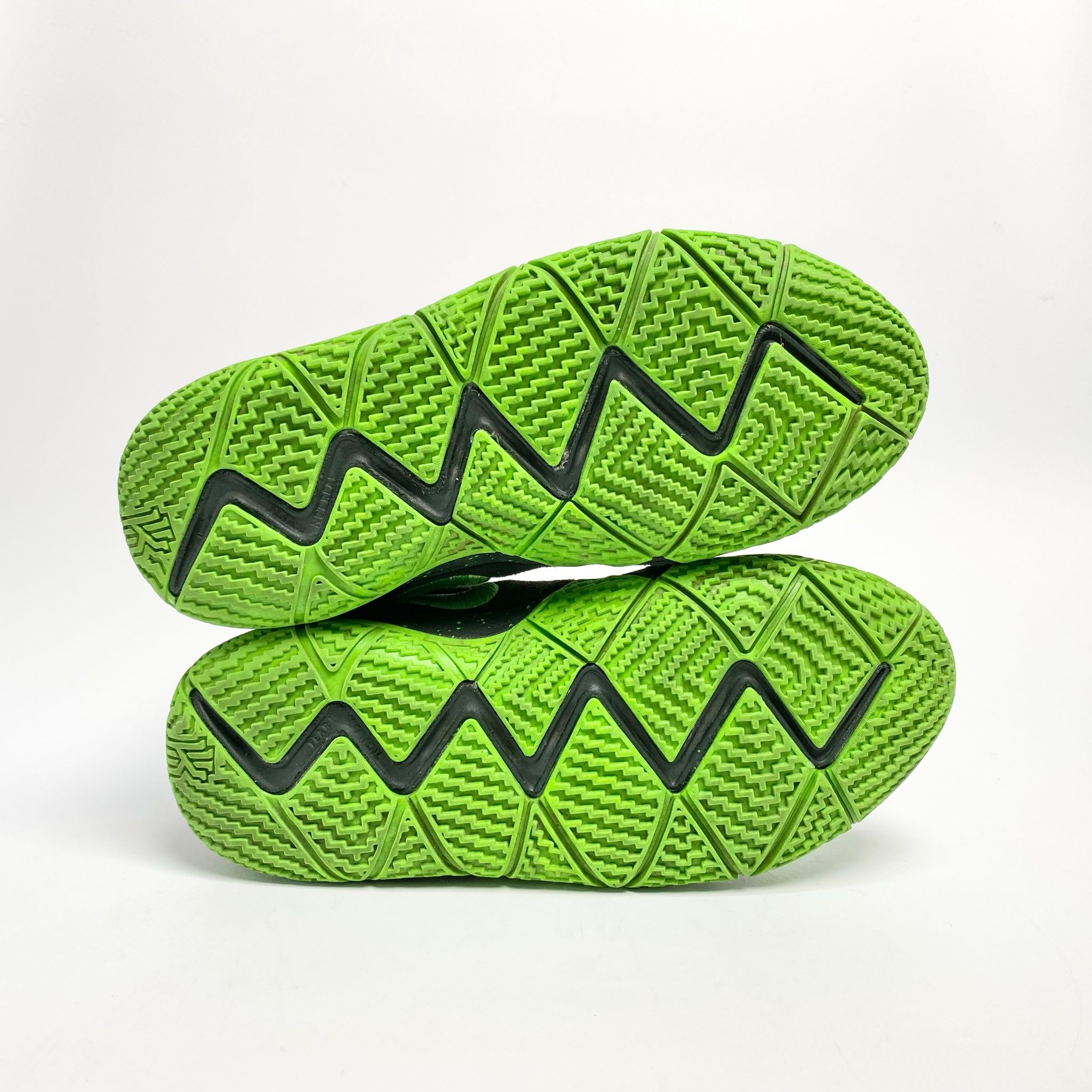 NIKE KYRIE 4 SPINACH GREEN AA2897-333