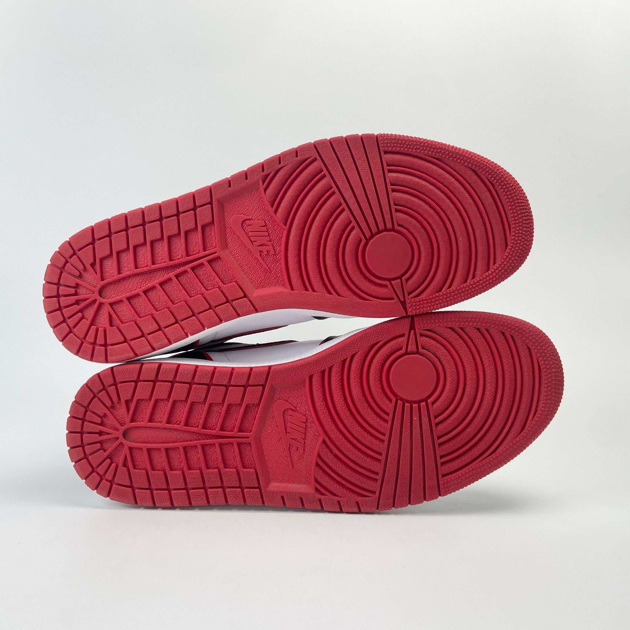 NIKE AIR JORDAN 1 RETRO HIGH BLOODLINE 555088-062