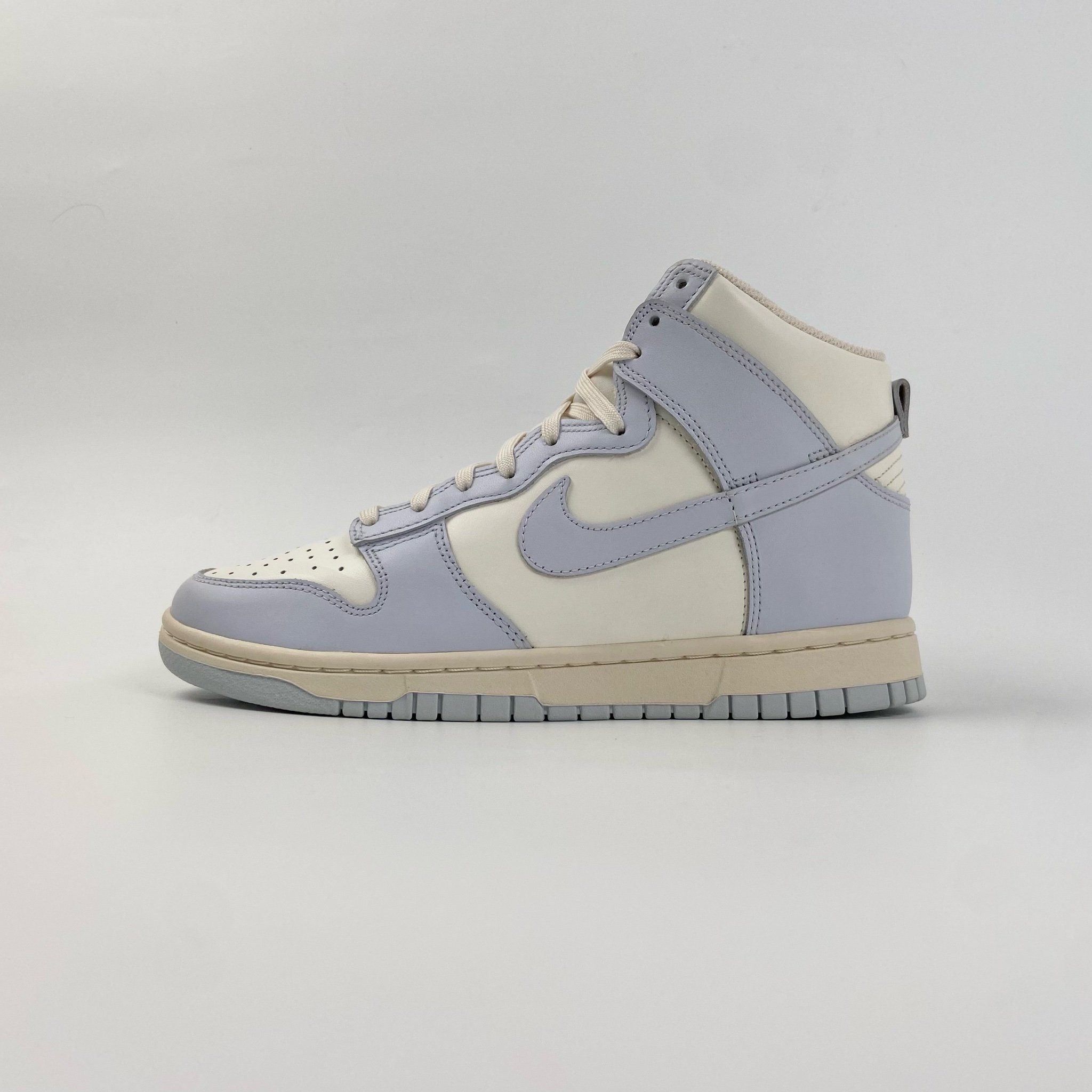 NIKE DUNK HIGH FOOTBALL GREY (WMNS) DD1869-102