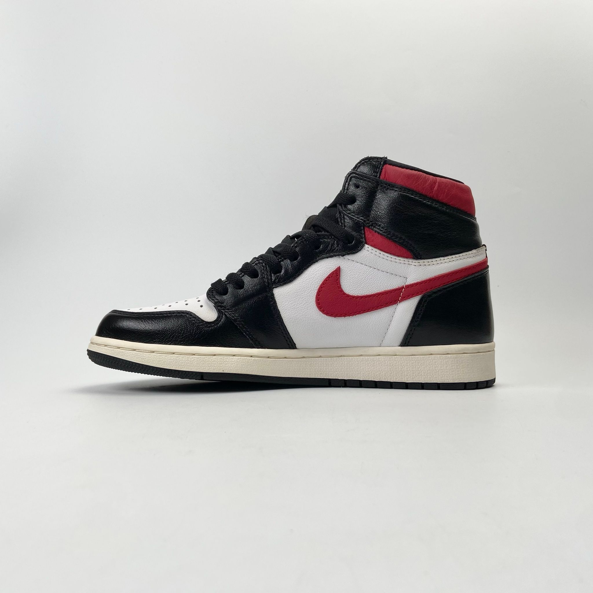 NIKE AIR JORDAN 1 RETRO HIGH OG GYM RED - 555088-061