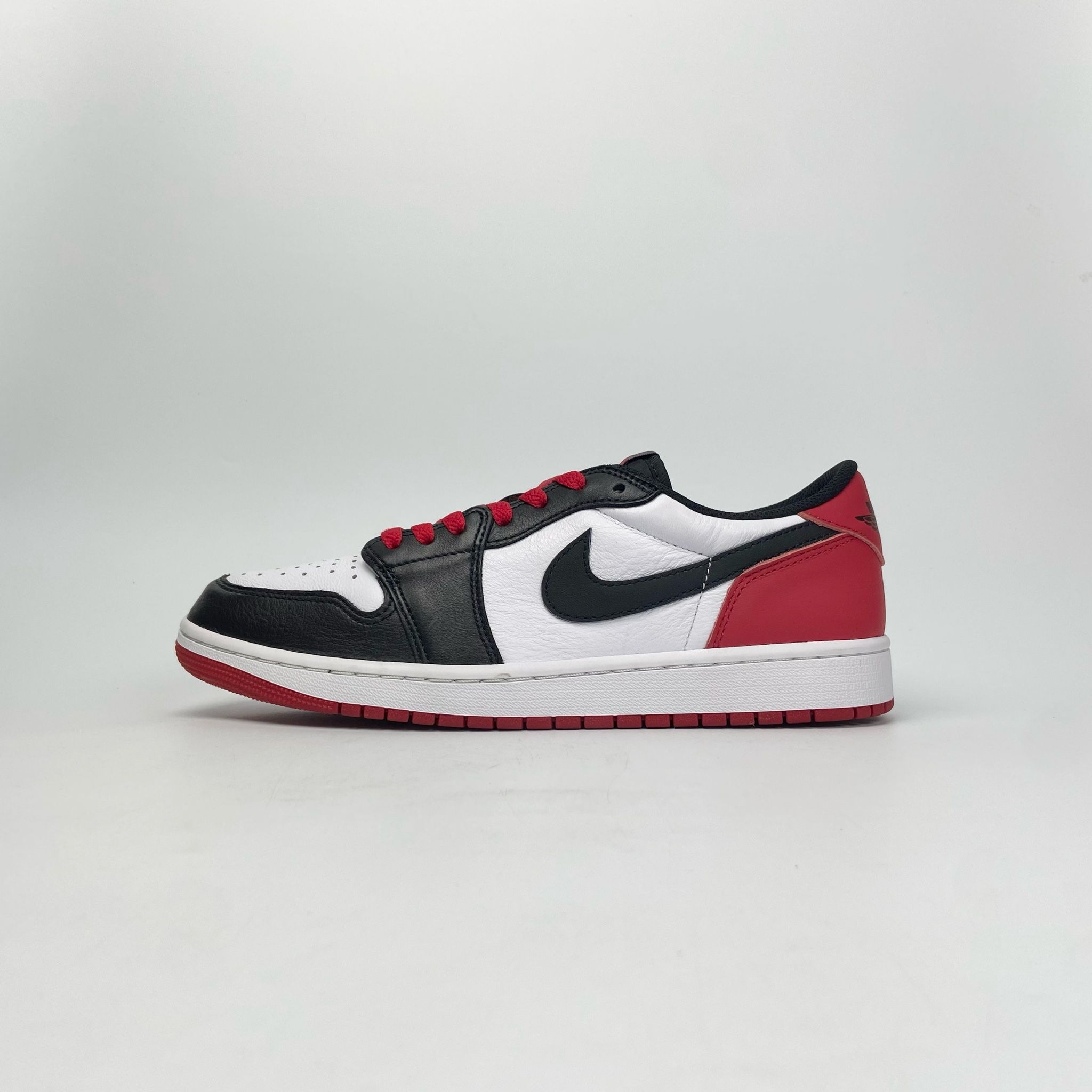 NIKE AIR JORDAN 1 RETRO LOW OG BLACK TOE CZ0790-106