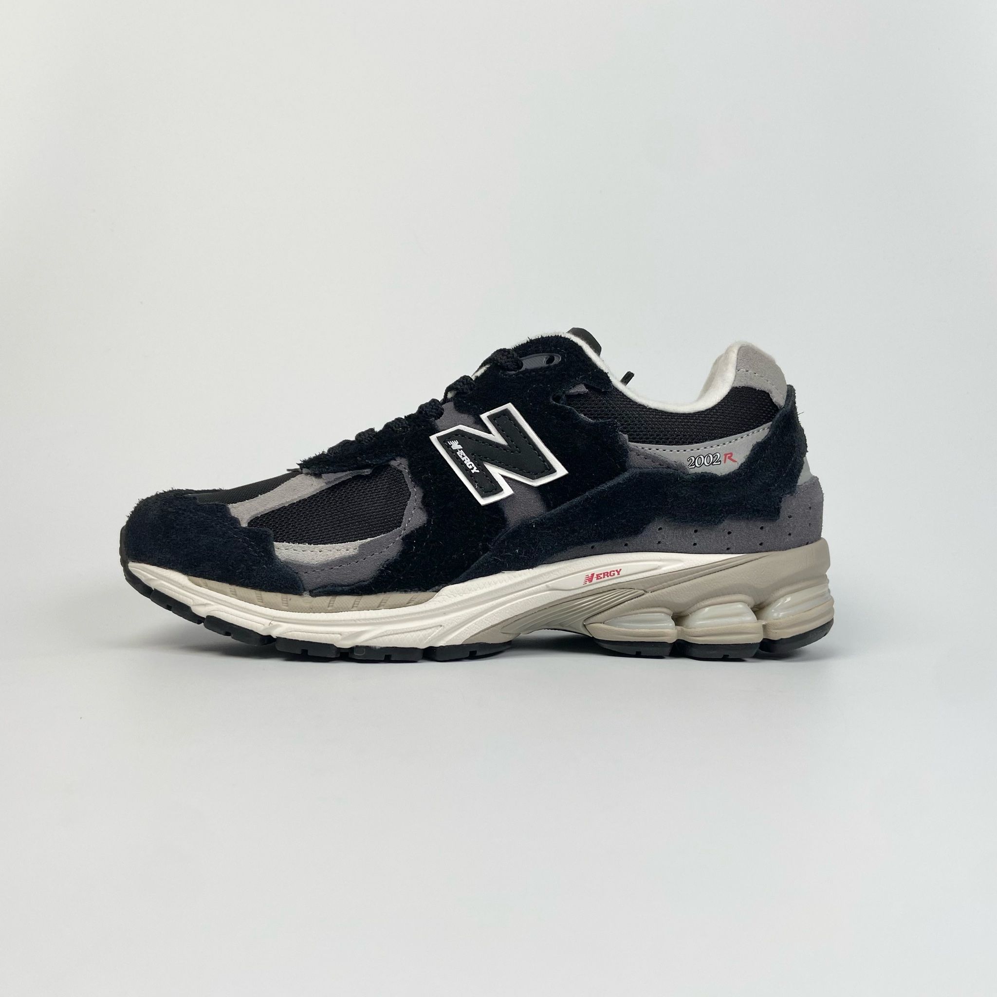 NEW BALANCE 2002R PROTECTION PACK – BLACK GREY M2002RDJ
