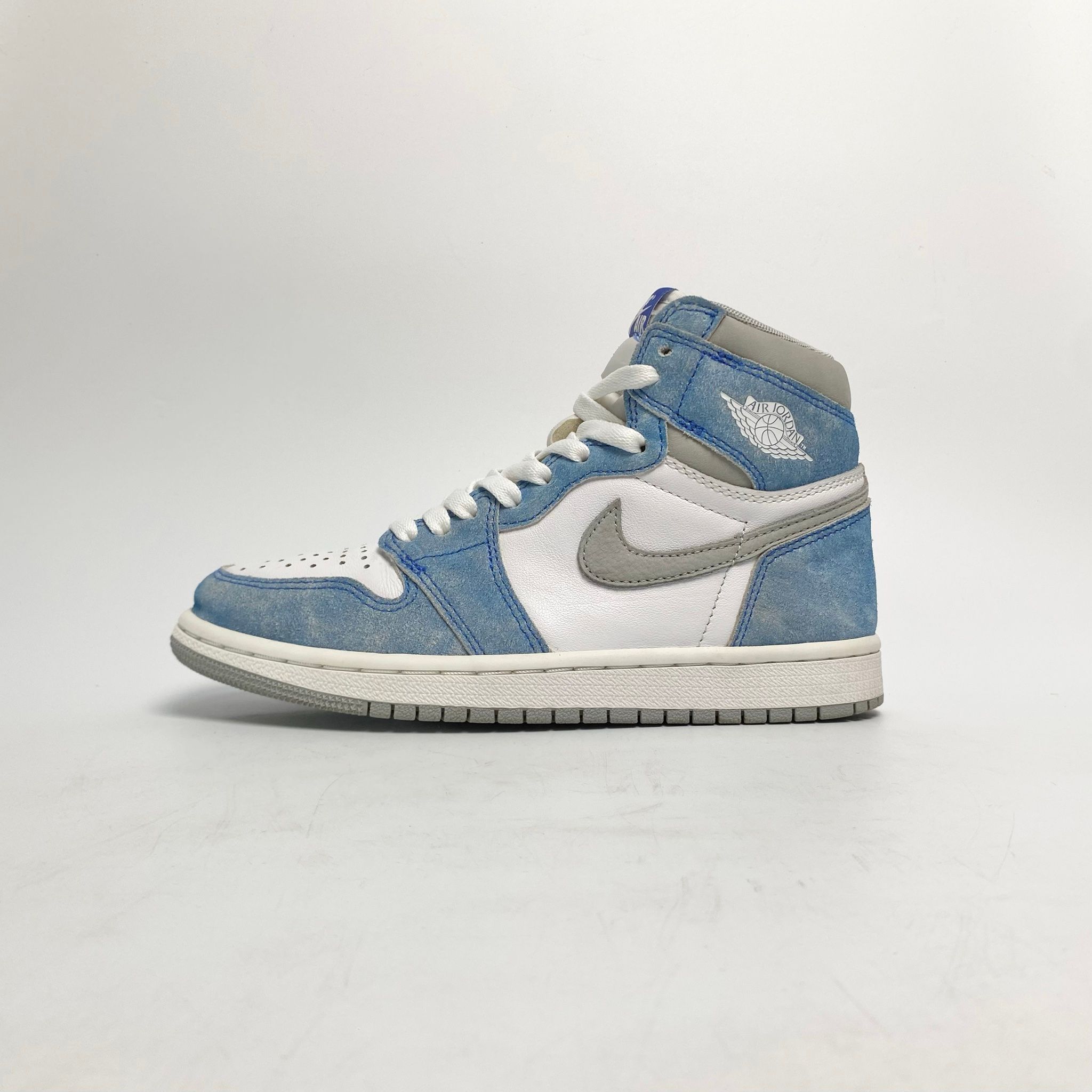 NIKE AIR JORDAN 1 RETRO HIGH OG HYPER ROYAL 555088-402