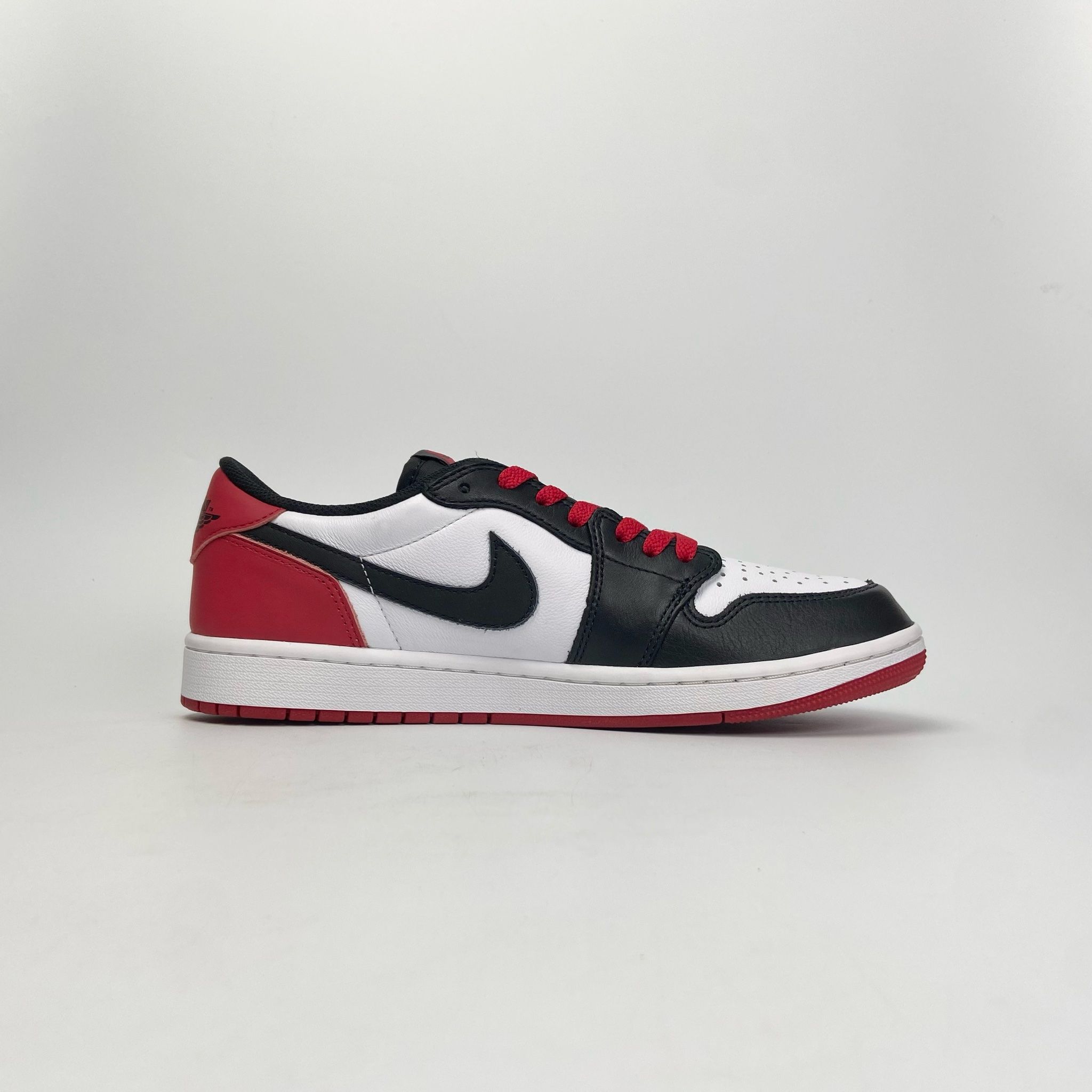 NIKE AIR JORDAN 1 RETRO LOW OG BLACK TOE CZ0790-106
