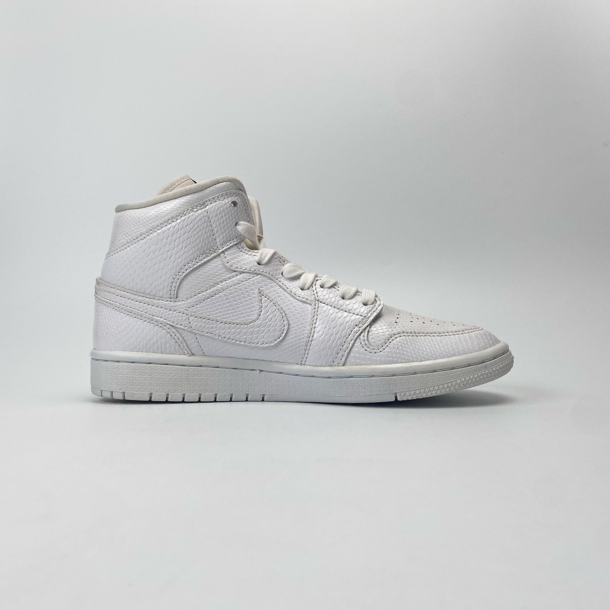 NIKE AIR JORDAN 1 MID WHITE SNAKESKIN BQ6472-110