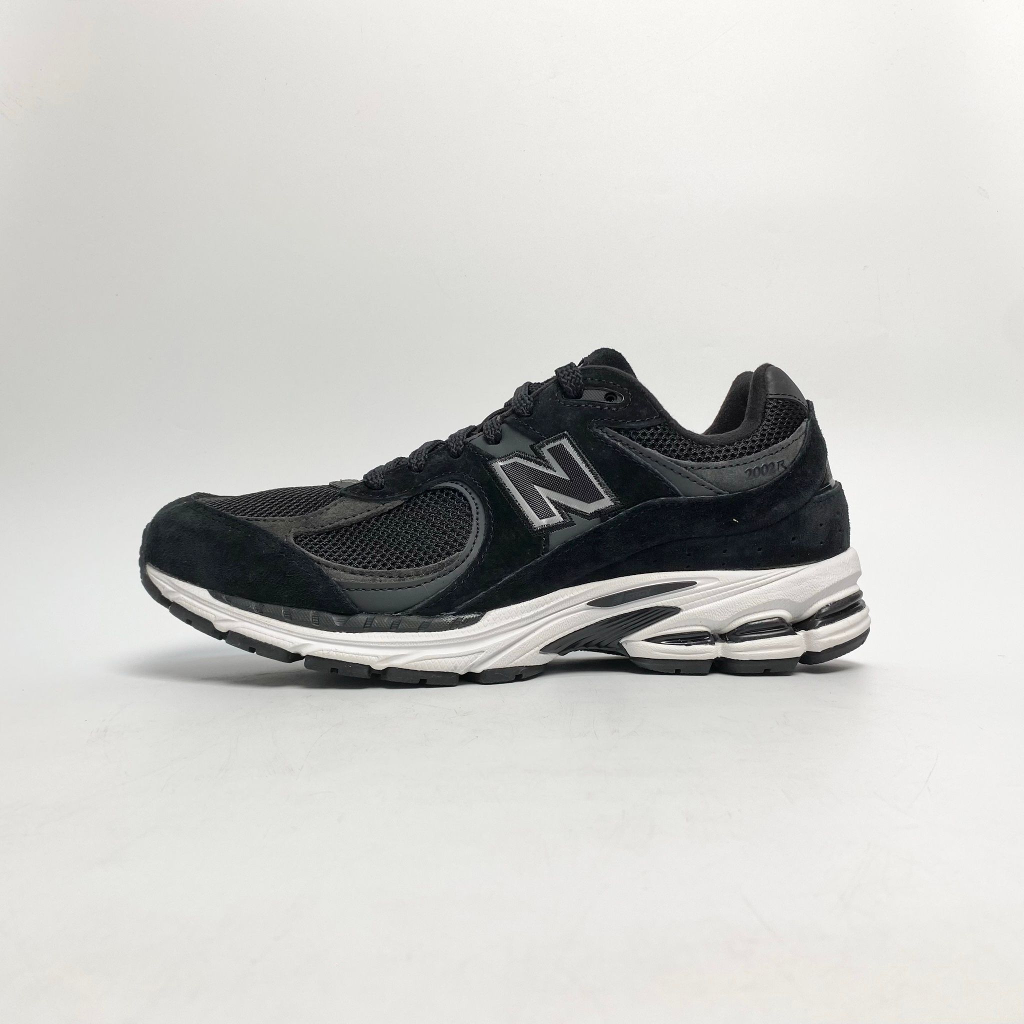 NEW BALANCE 2002R CORE BLACK M2002RBK