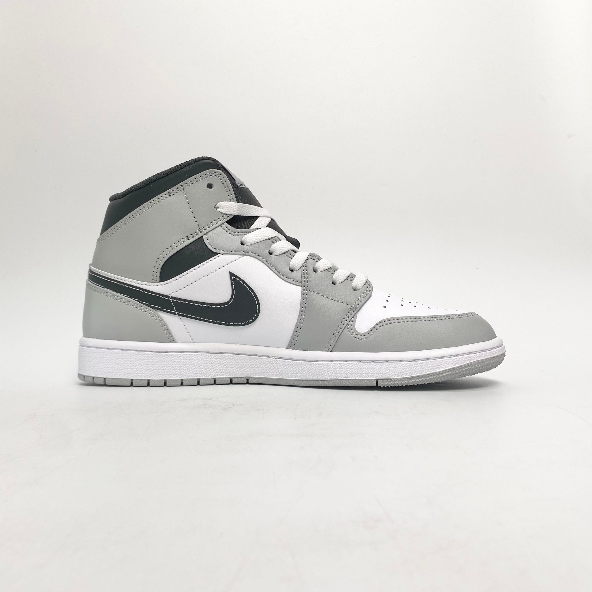 NIKE AIR JORDAN 1 MID LIGHT SMOKE GREY 554724-078