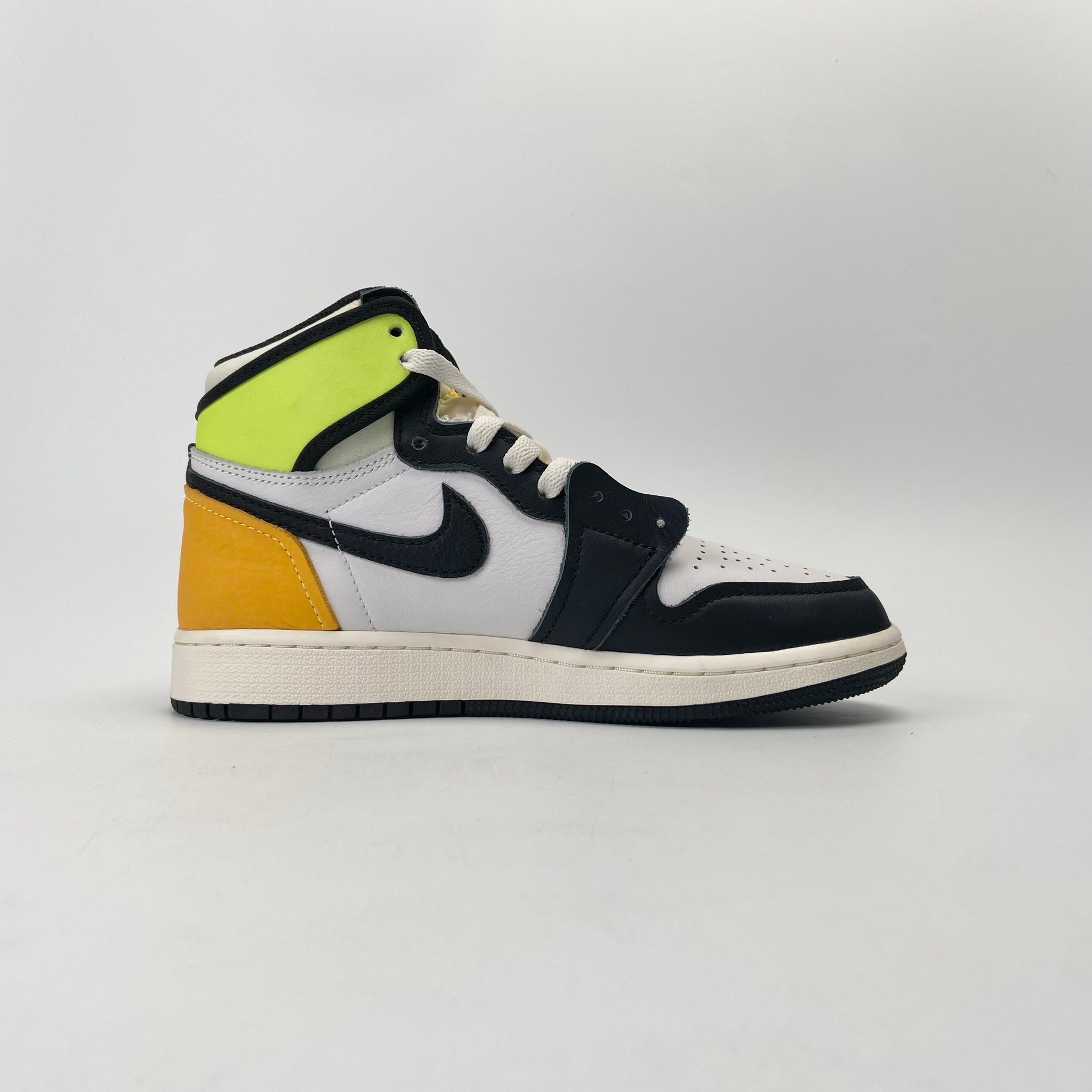 NIKE AIR JORDAN 1 RETRO HIGH OG GS VOLT GOLD 575441-118