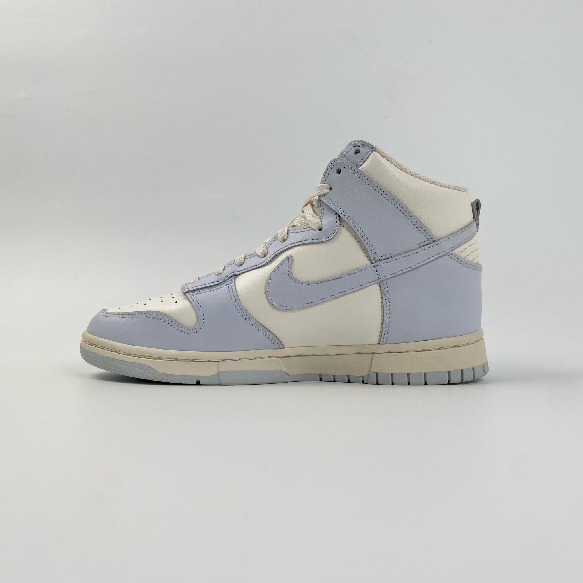 NIKE DUNK HIGH FOOTBALL GREY (WMNS) DD1869-102