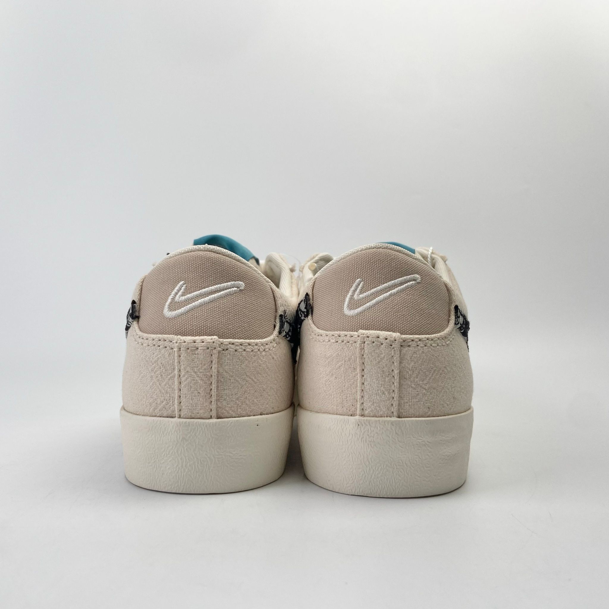 NIKE BLAZER LOW PAISLEY SWOOSH - DJ4665-100