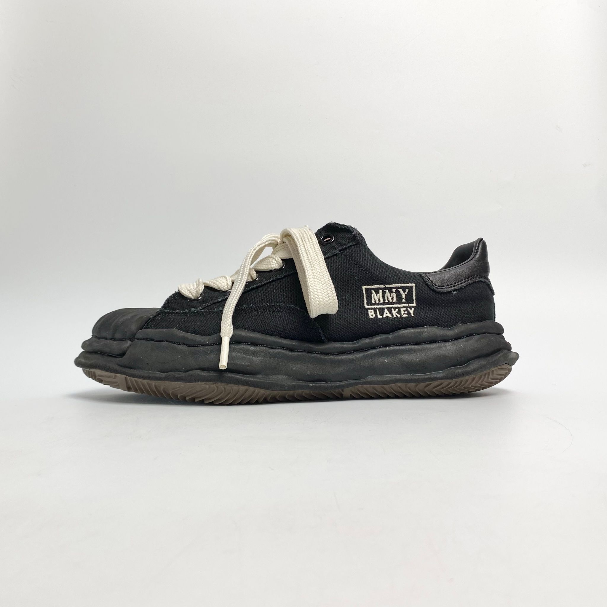 MAISON MIHARA YASUHIRO BLAKEY OG SOLE CANVAS LOW-TOP SNEAKER BLACK A08FW735