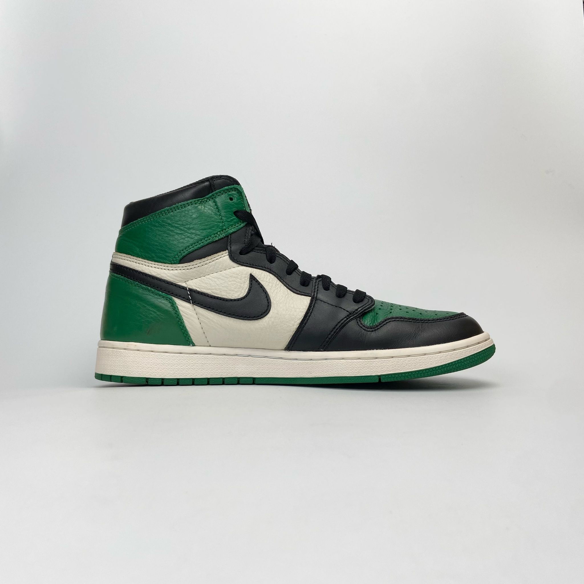 NIKE AIR JORDAN 1 RETRO HIGH OG PINE GREEN 555088-302