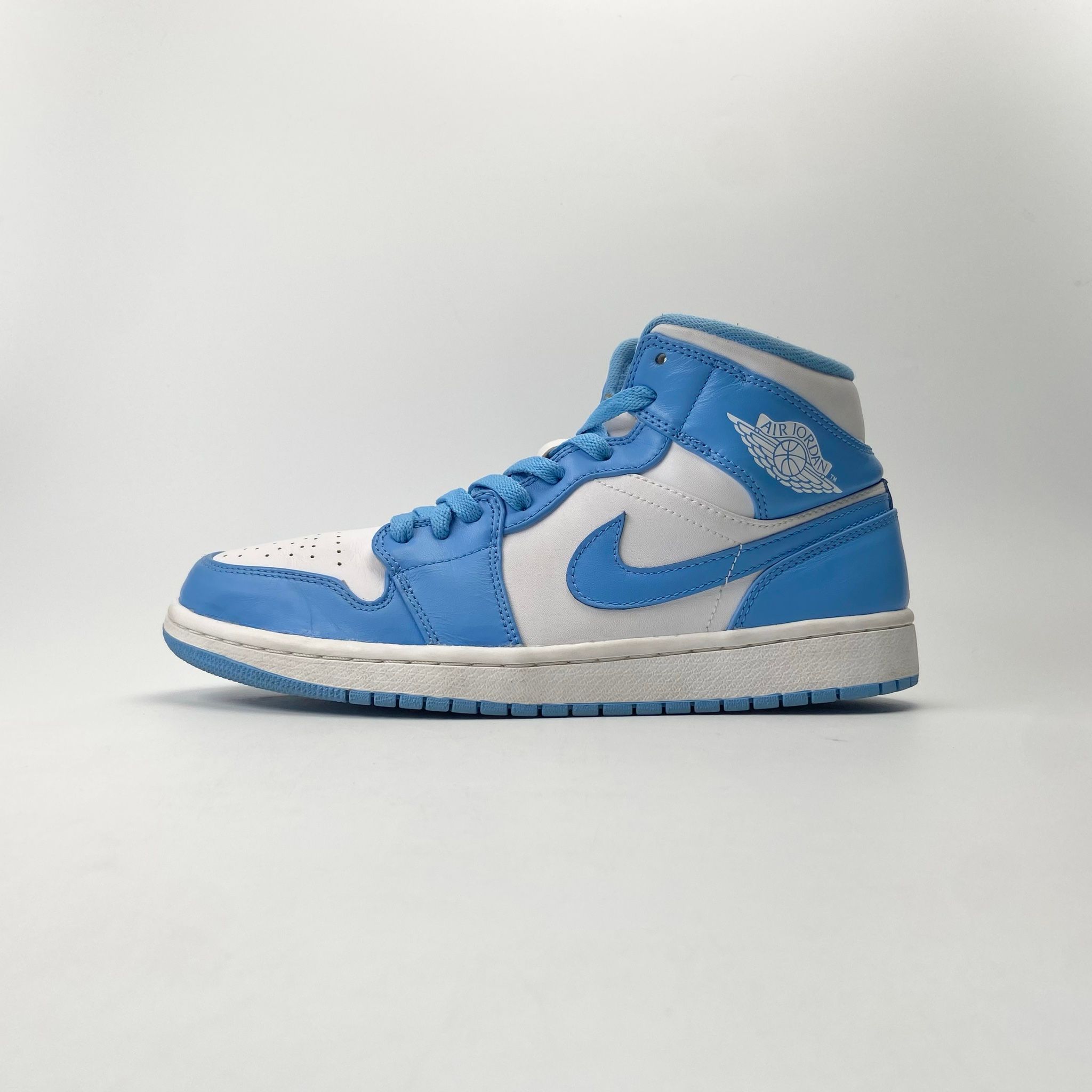 NIKE JORDAN 1 RETRO MID UNC - 554724-106