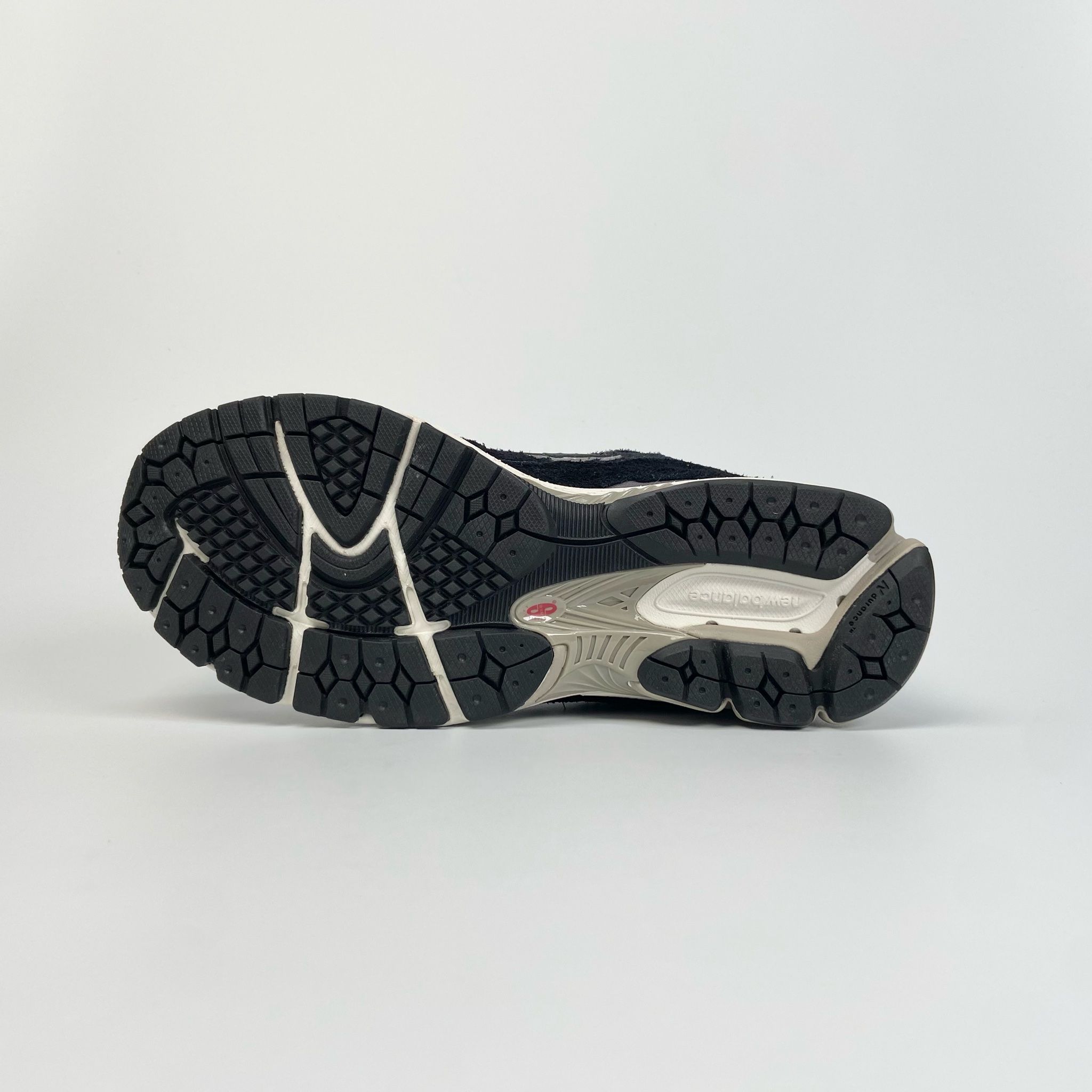 NEW BALANCE 2002R PROTECTION PACK – BLACK GREY M2002RDJ
