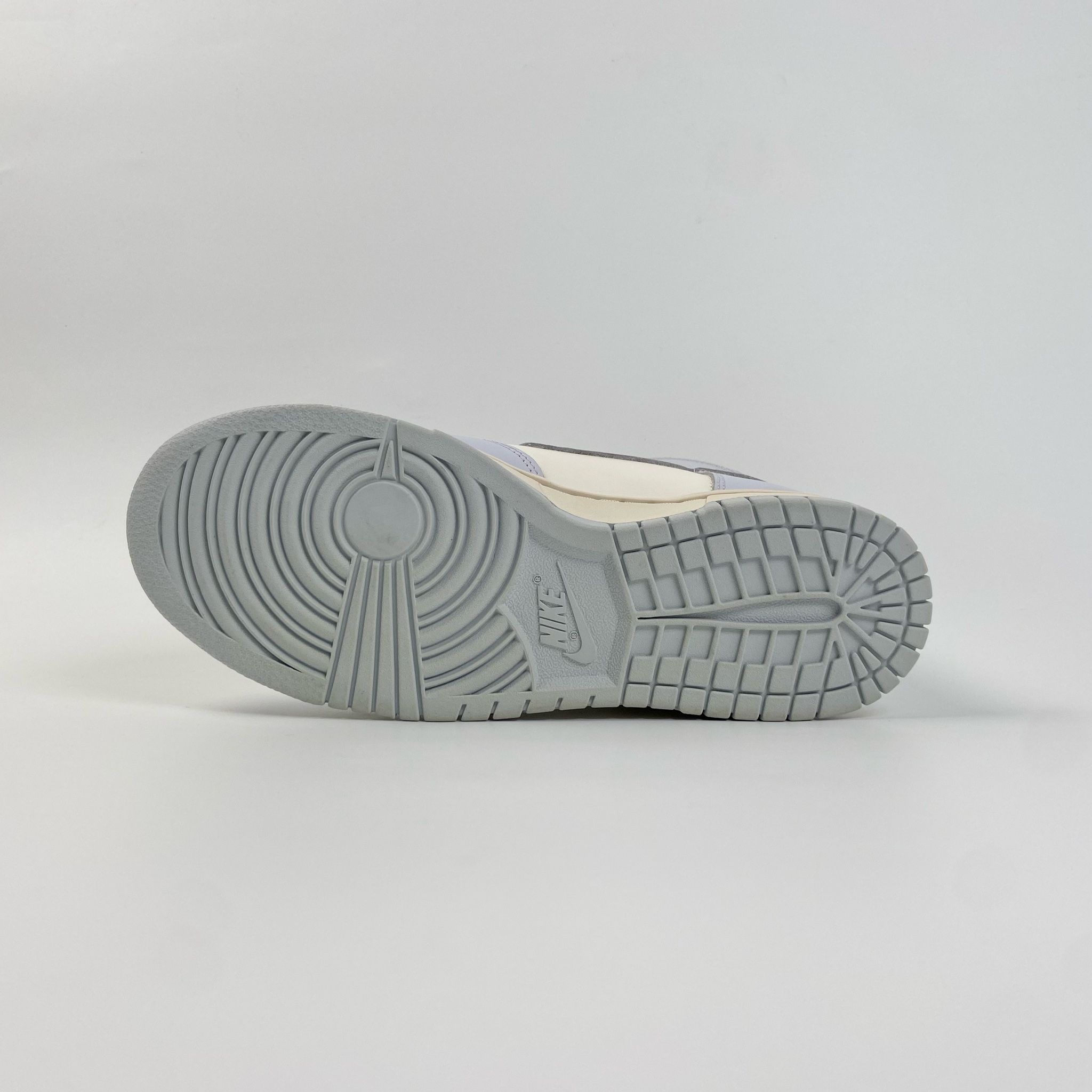 NIKE DUNK HIGH FOOTBALL GREY (WMNS) DD1869-102